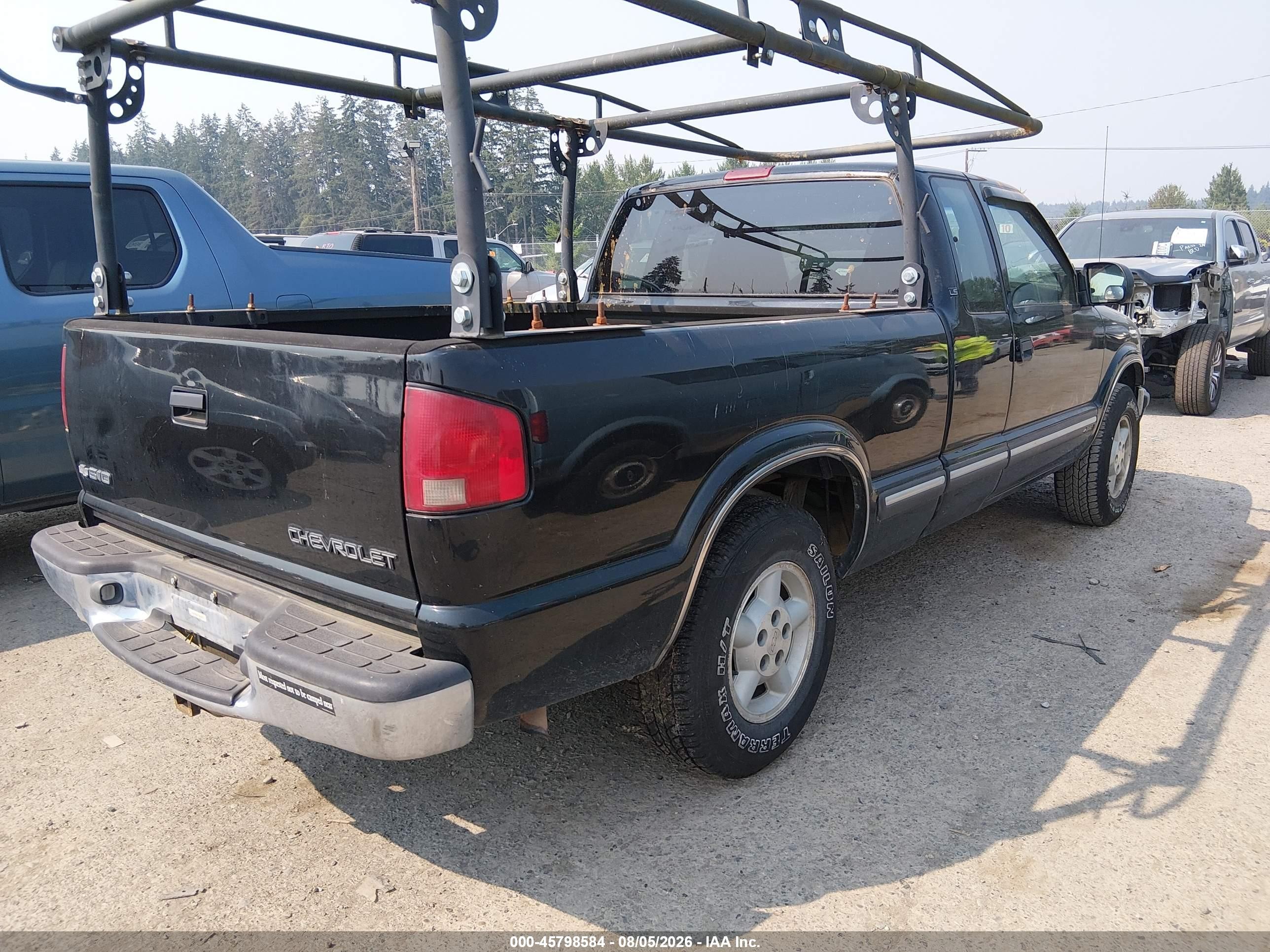 2001 Chevrolet S-10 Ls Black vin: 1GCDT19W318208236