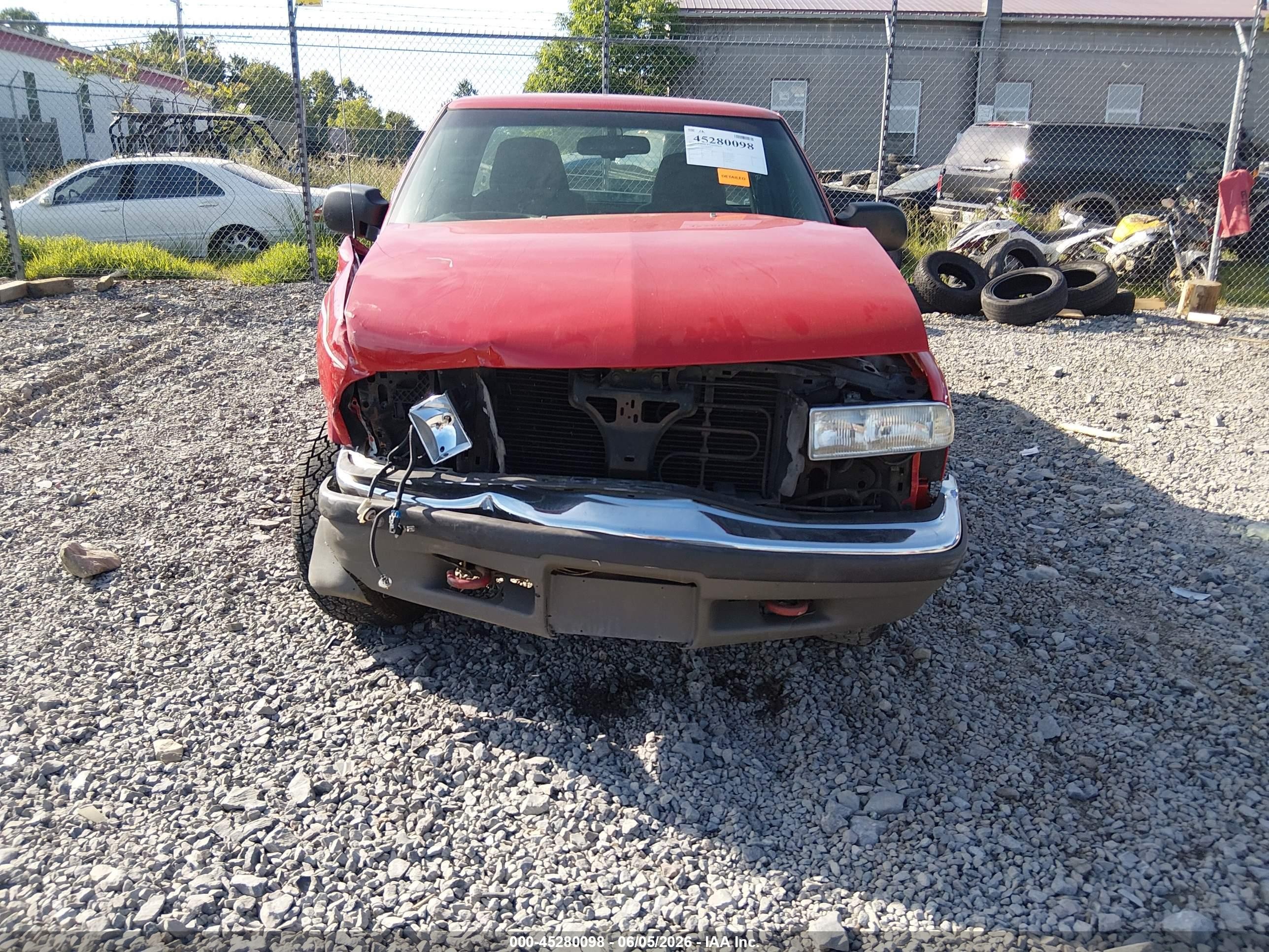 2001 Chevrolet S-10 Ls Red vin: 1GCDT19W318211914