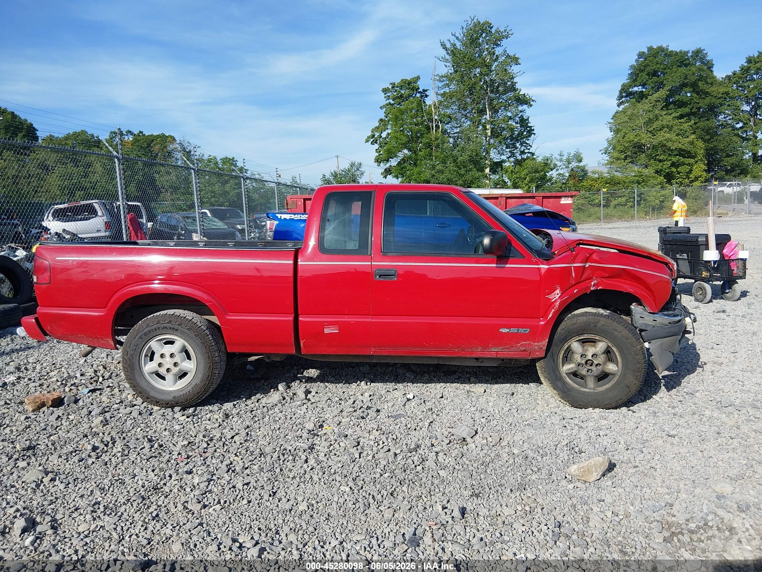 2001 Chevrolet S-10 Ls Red vin: 1GCDT19W318211914