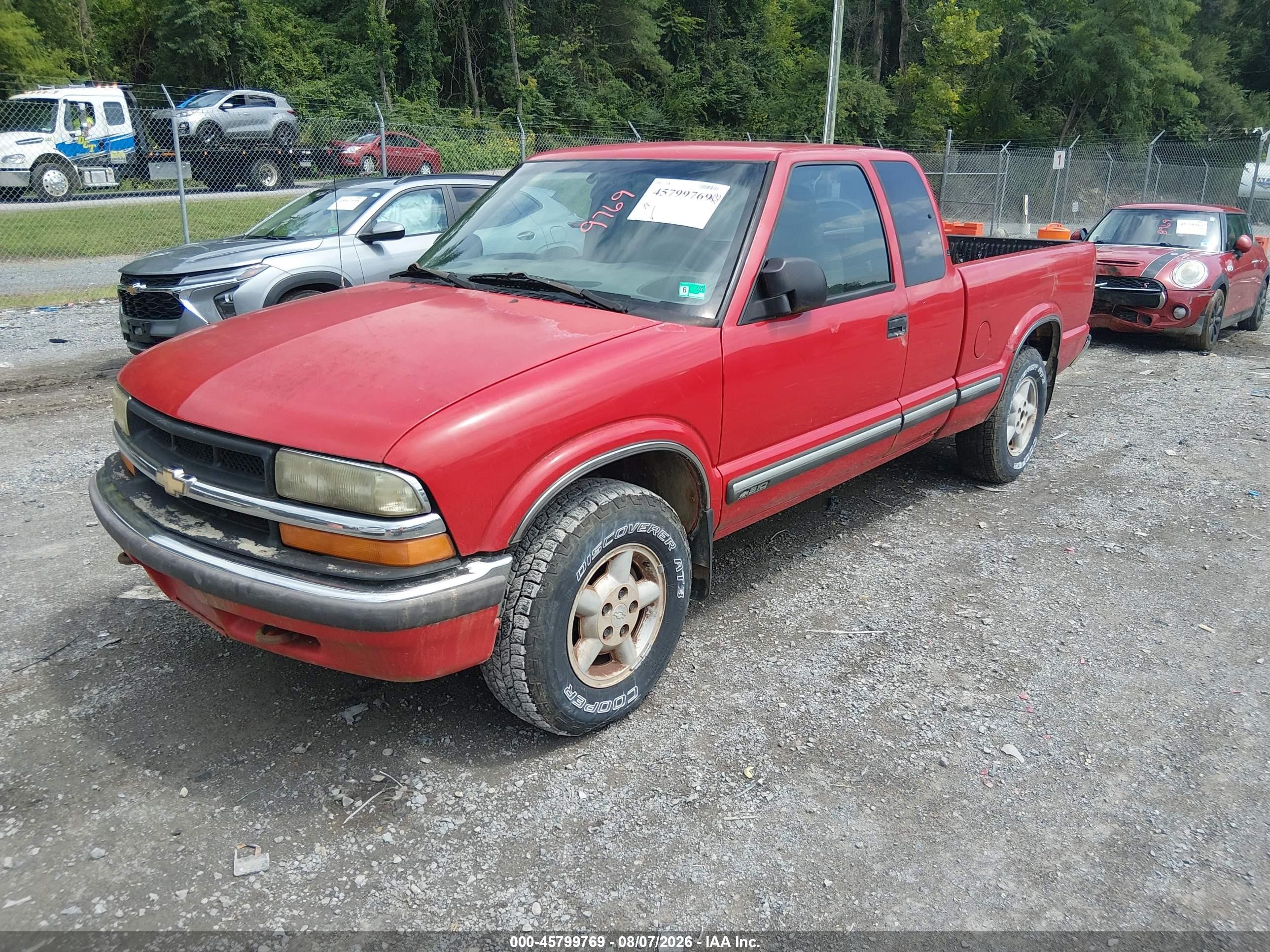 2001 Chevrolet S-10 Ls Red vin: 1GCDT19W318213792