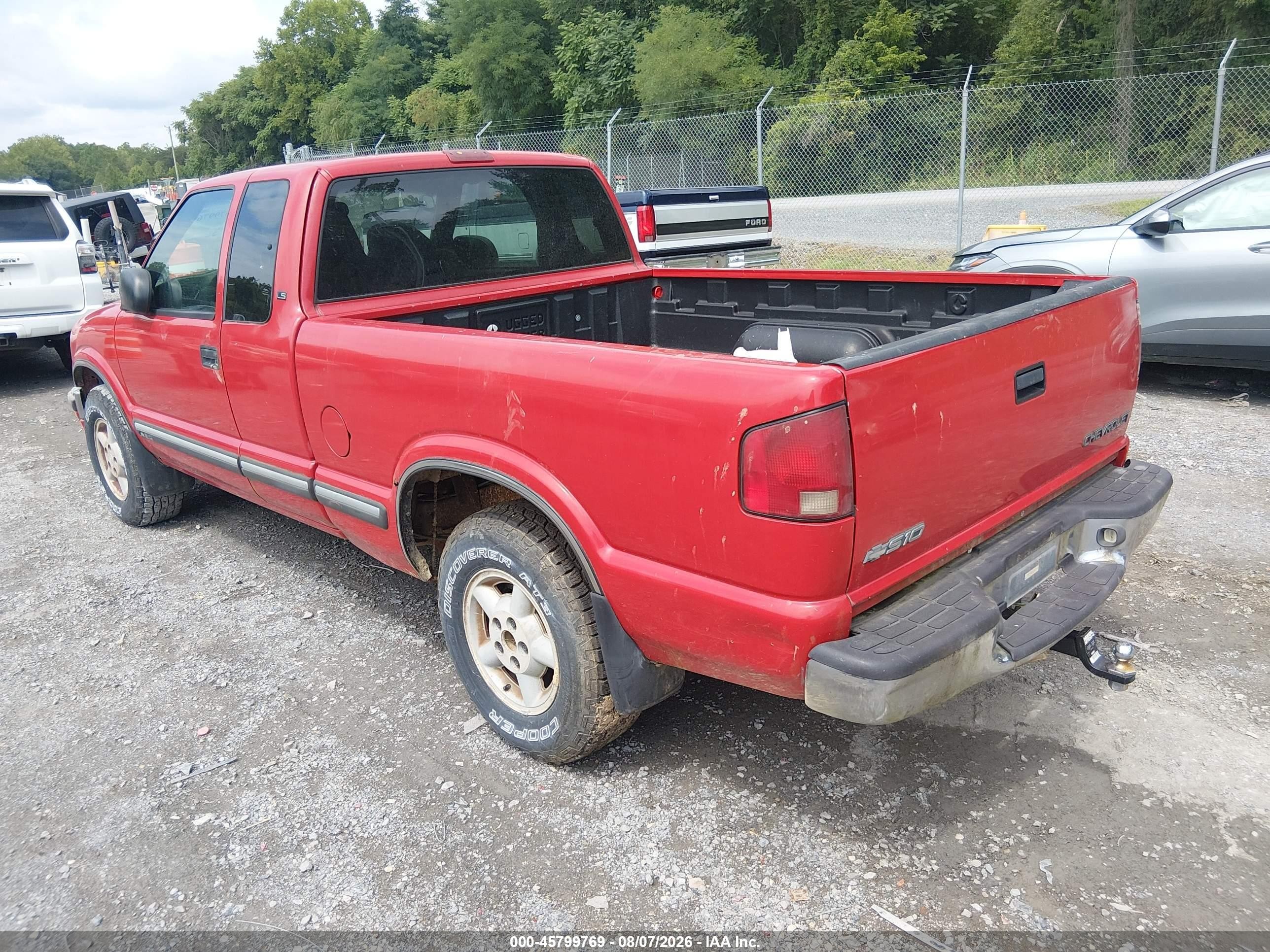 2001 Chevrolet S-10 Ls Red vin: 1GCDT19W318213792