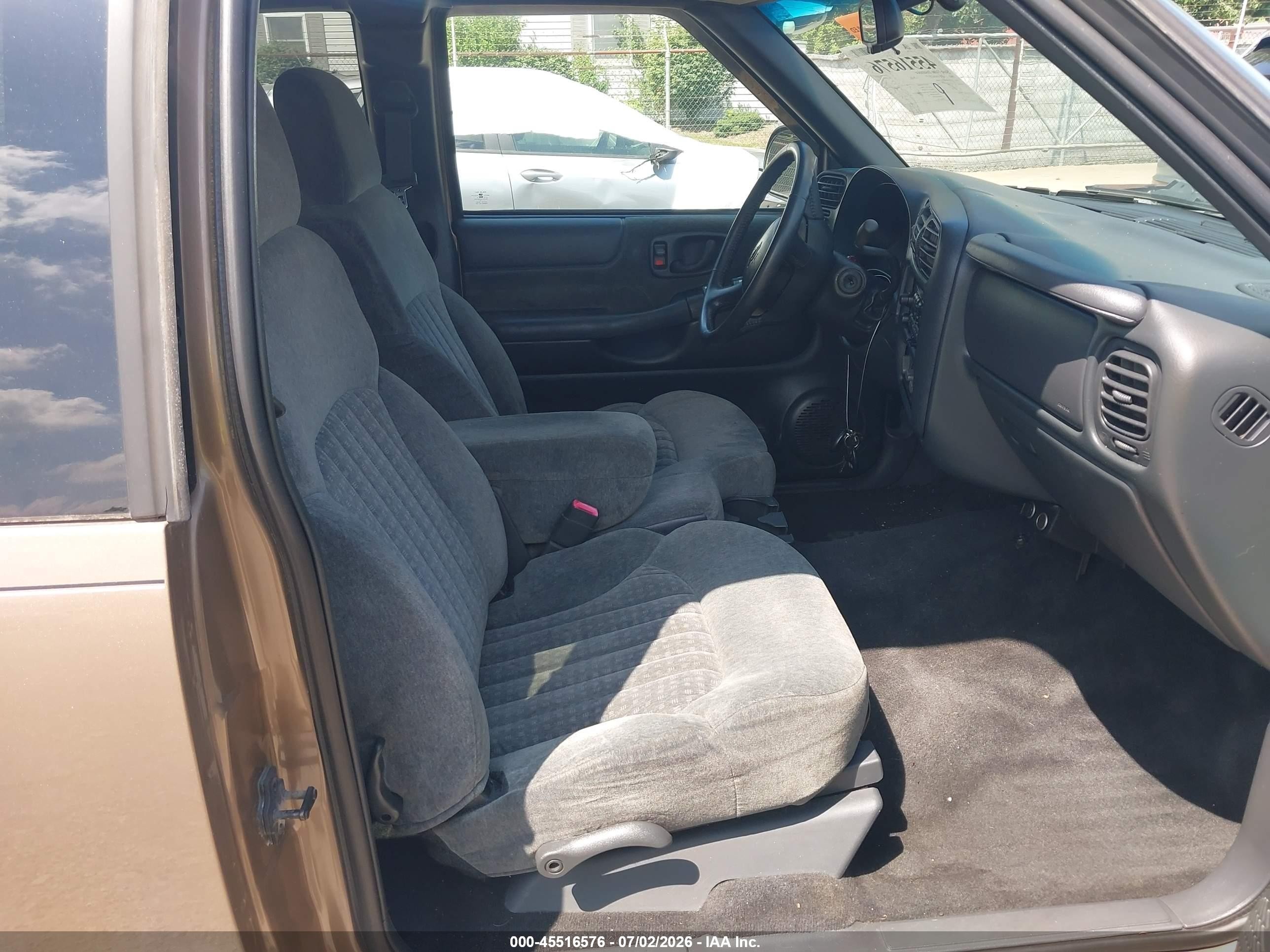 2002 Chevrolet S-10 Ls Коричневый vin: 1GCDT19W428116666