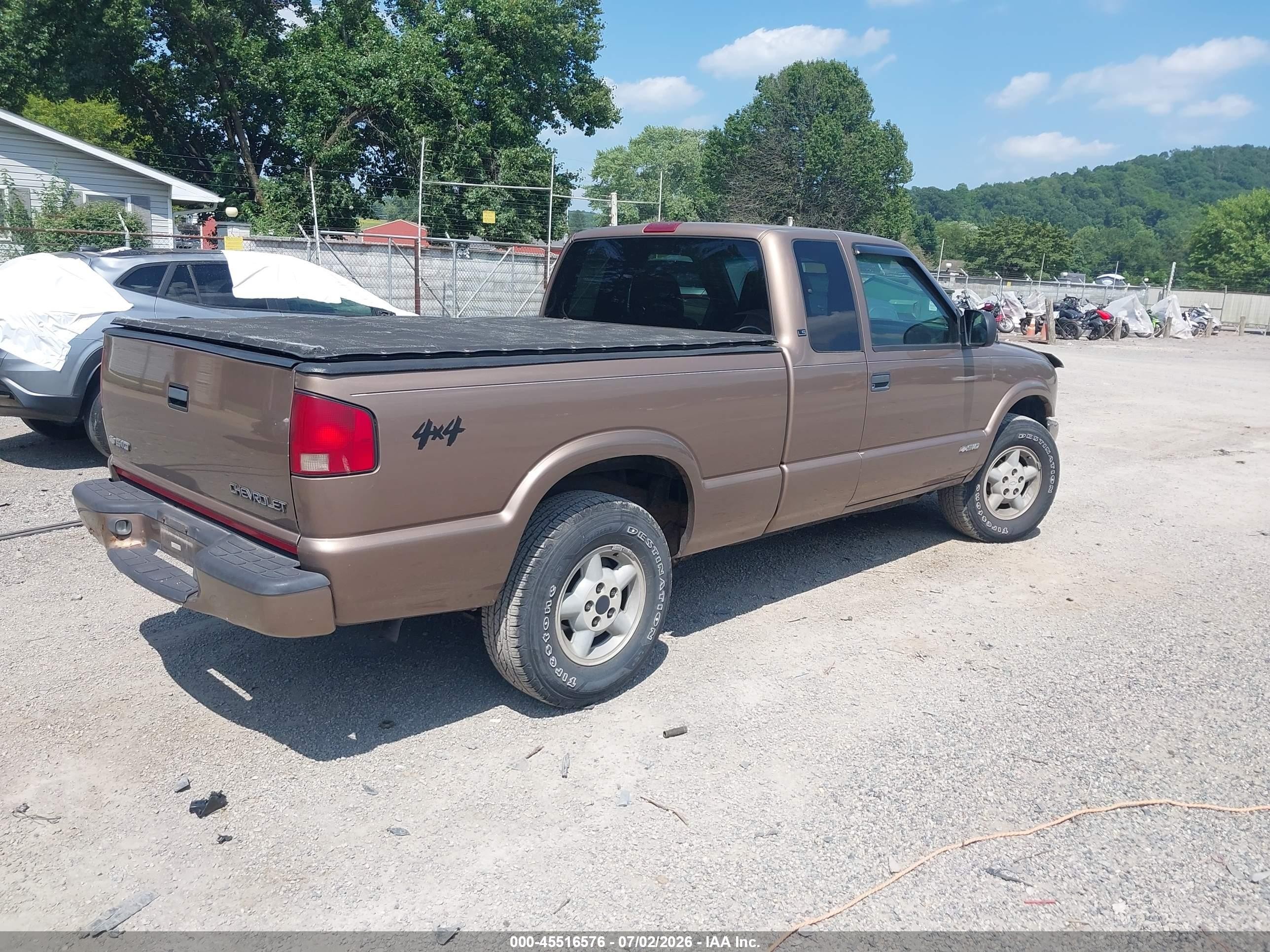 2002 Chevrolet S-10 Ls Коричневый vin: 1GCDT19W428116666