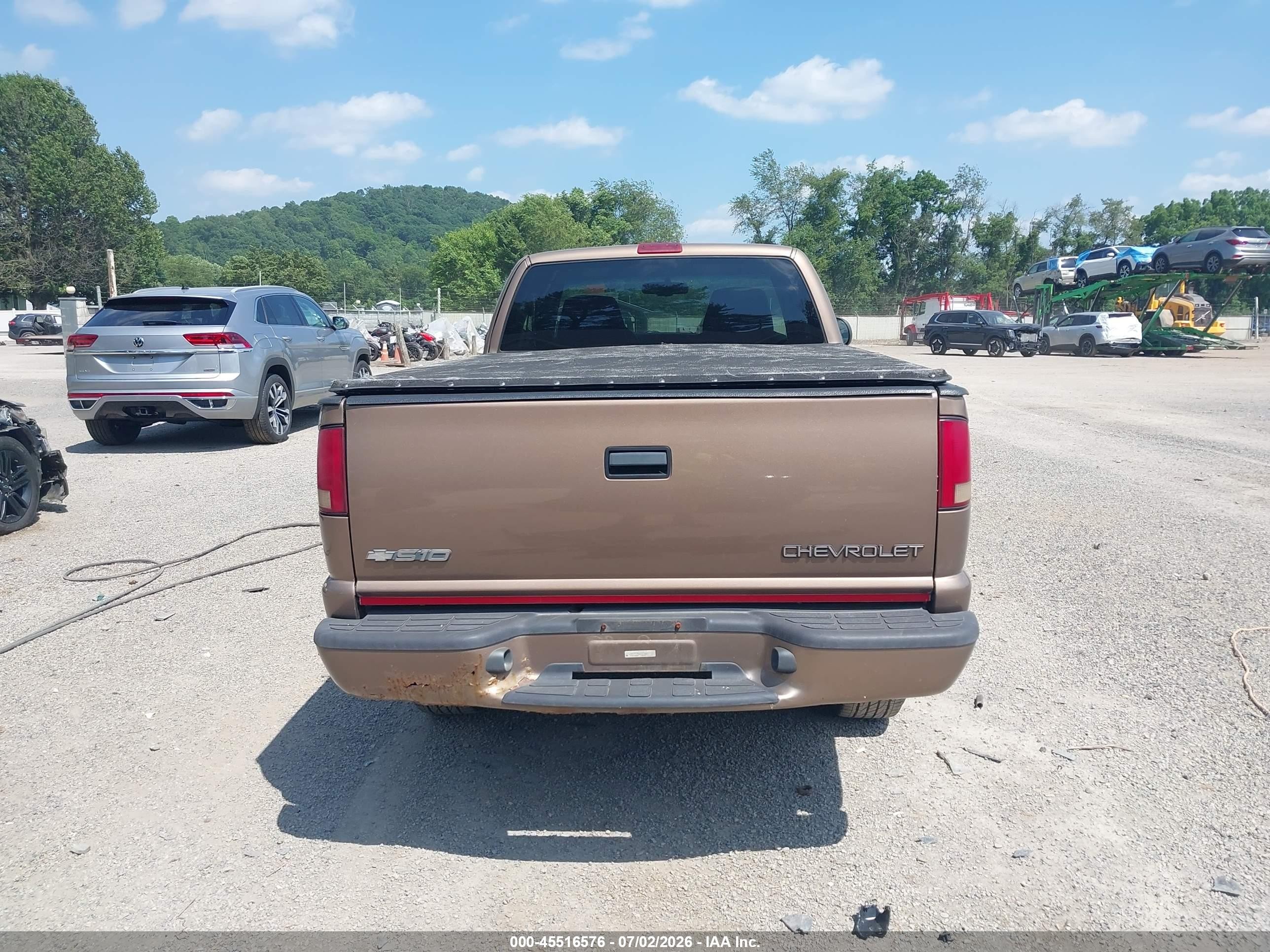 2002 Chevrolet S-10 Ls Коричневый vin: 1GCDT19W428116666