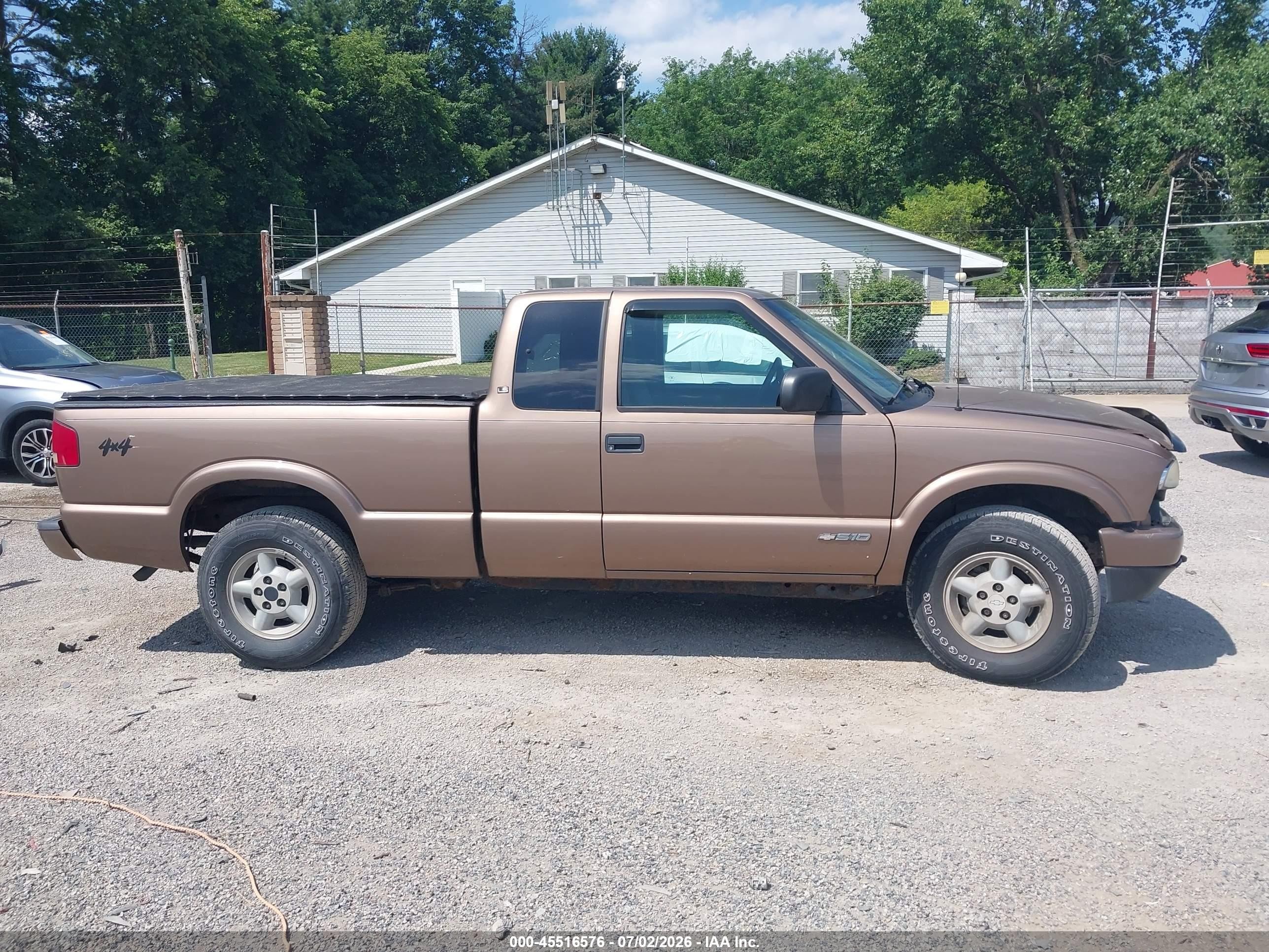 2002 Chevrolet S-10 Ls Коричневый vin: 1GCDT19W428116666