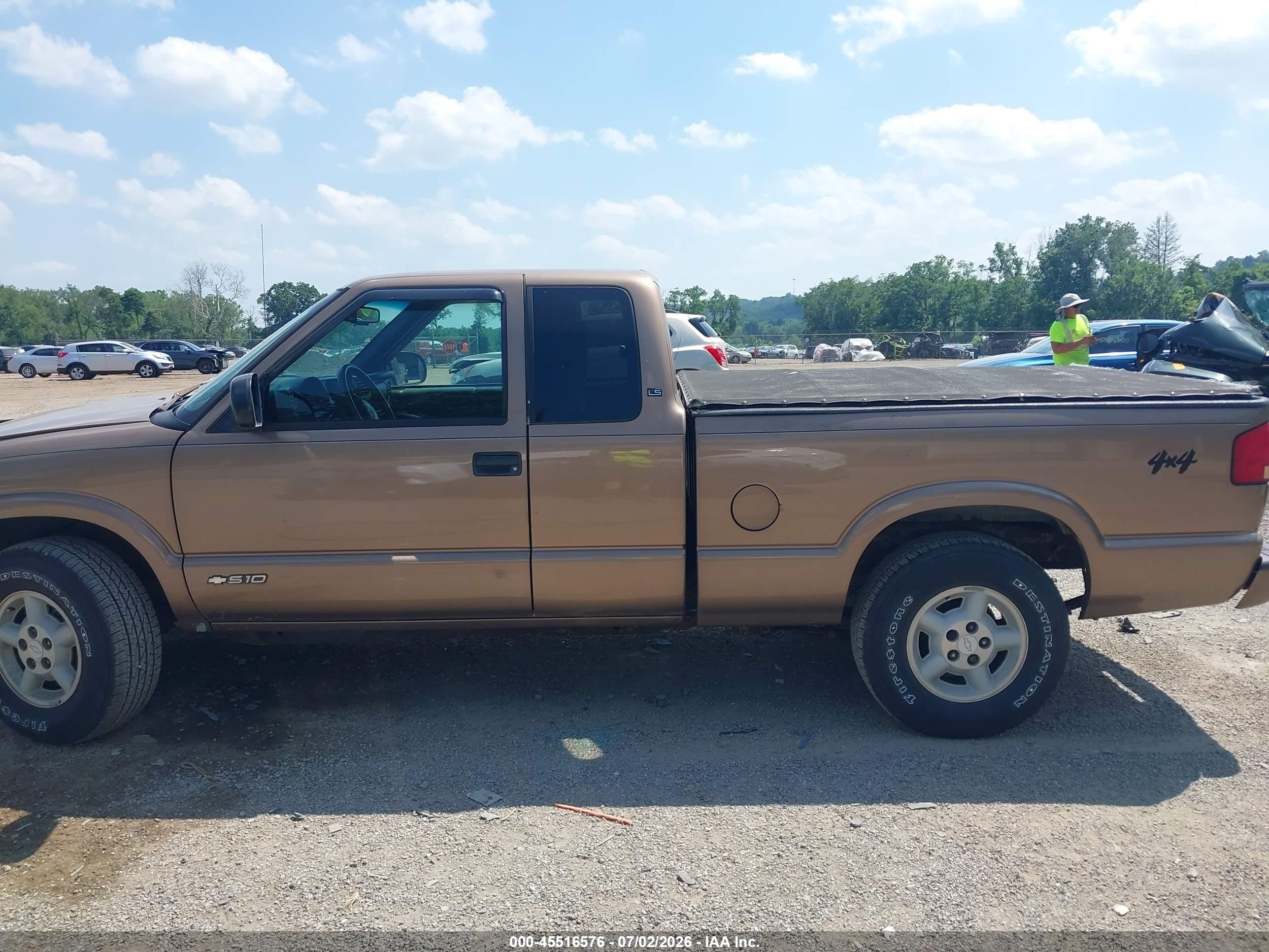 2002 Chevrolet S-10 Ls Коричневый vin: 1GCDT19W428116666