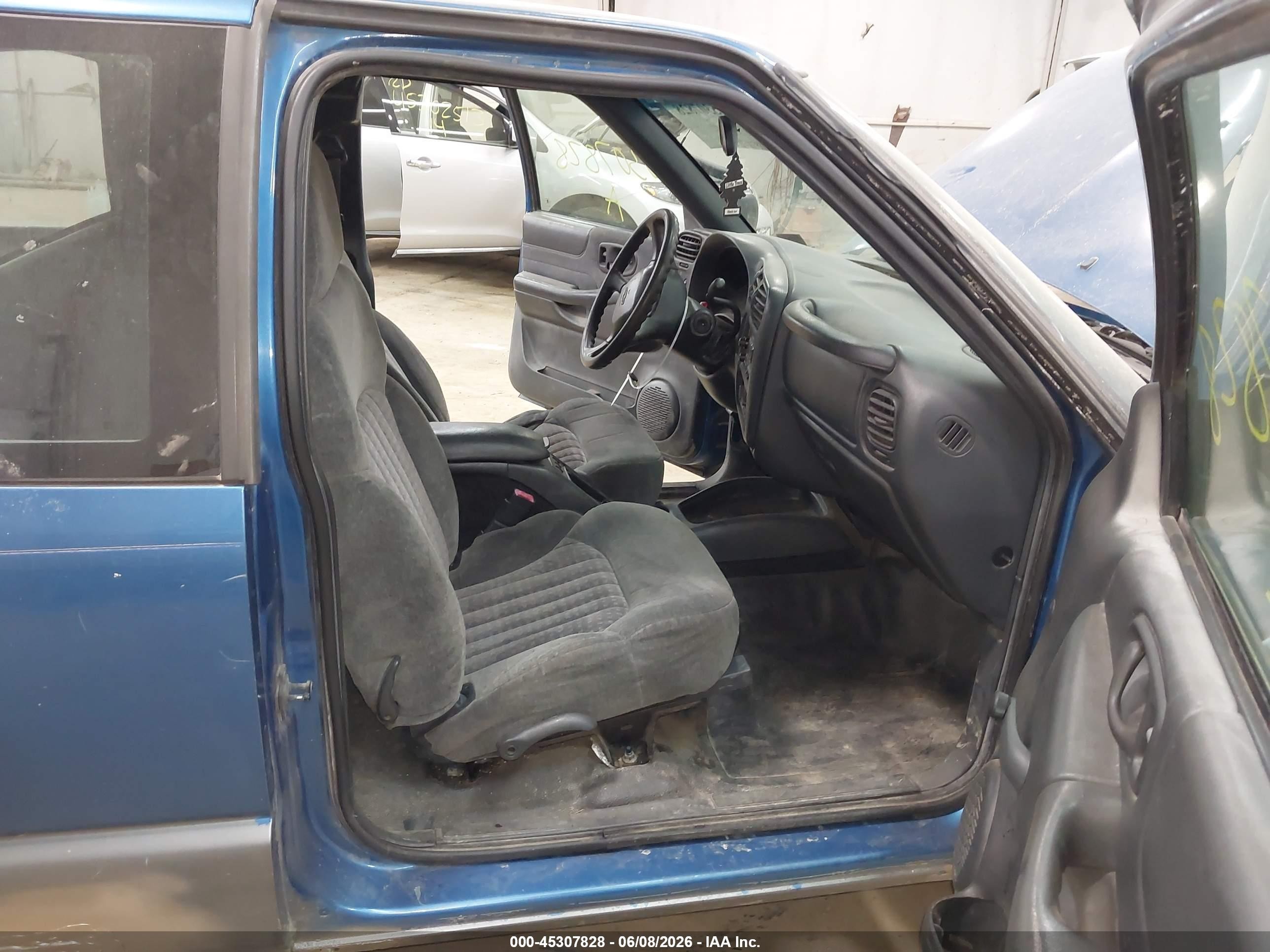 2002 Chevrolet S-10   Blue vin: 1GCDT19W528173538