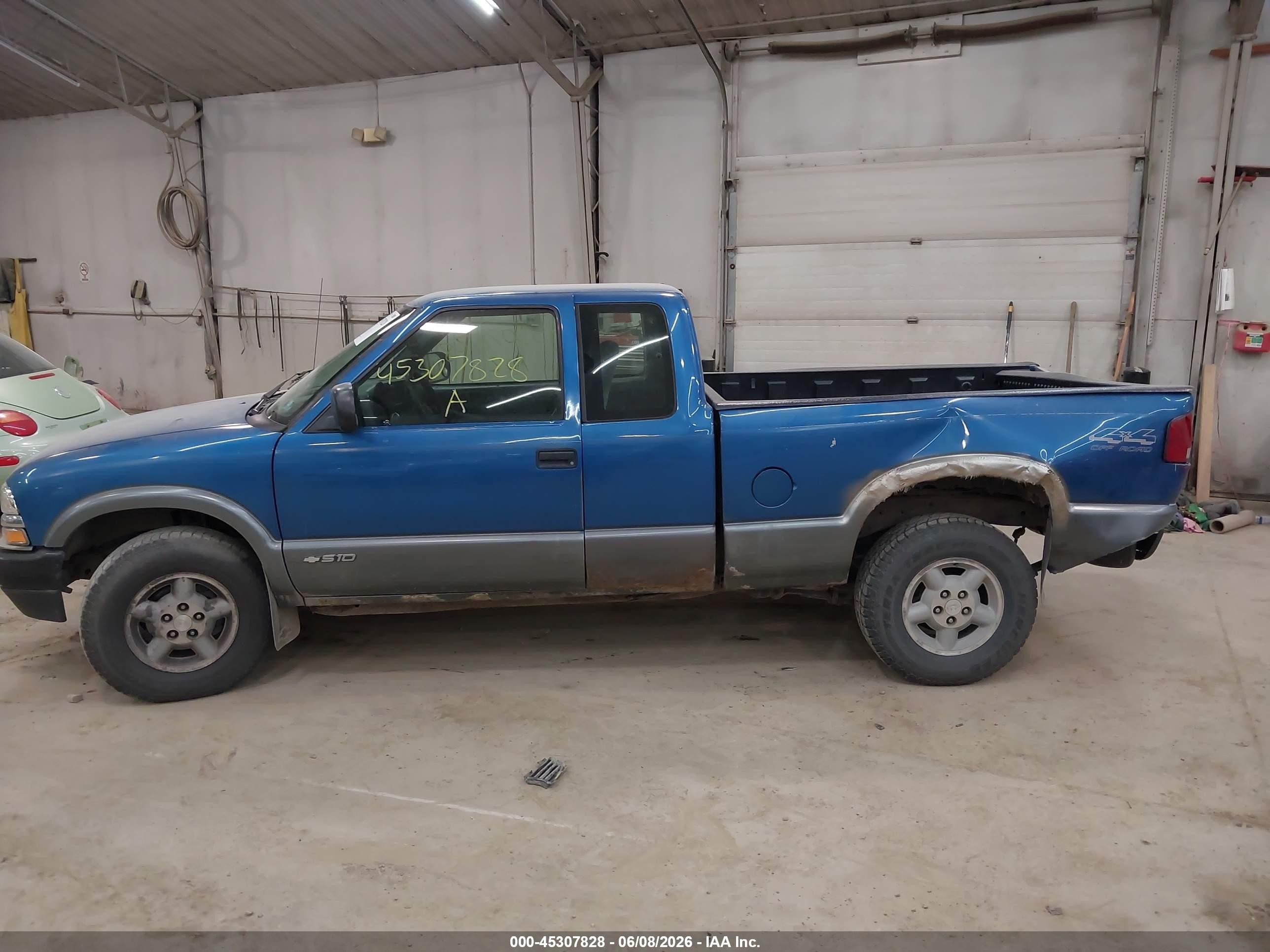 2002 Chevrolet S-10   Blue vin: 1GCDT19W528173538
