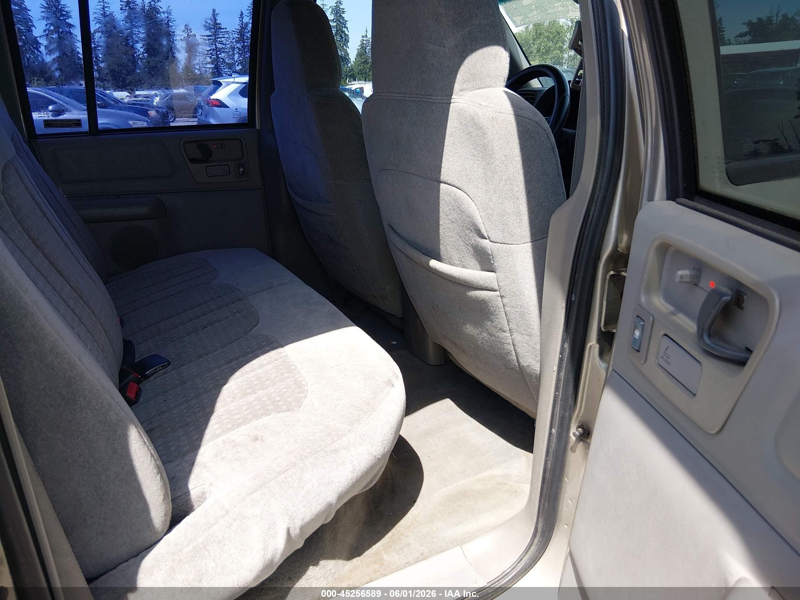 1999 Chevrolet S-10 Ls Tan vin: 1GCDT19W5XK152070