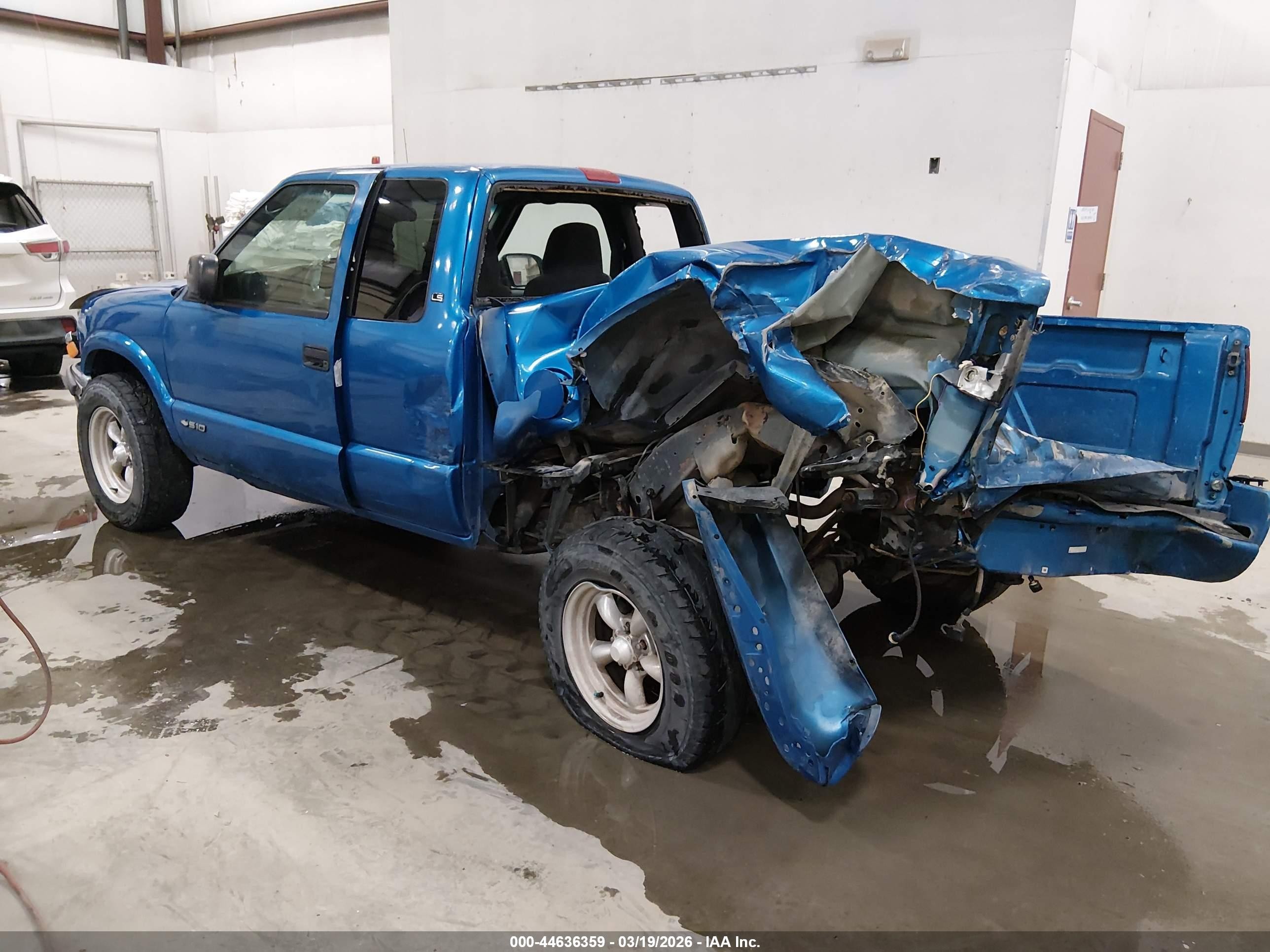 2000 Chevrolet S-10 Ls Blue vin: 1GCDT19W5Y8204182