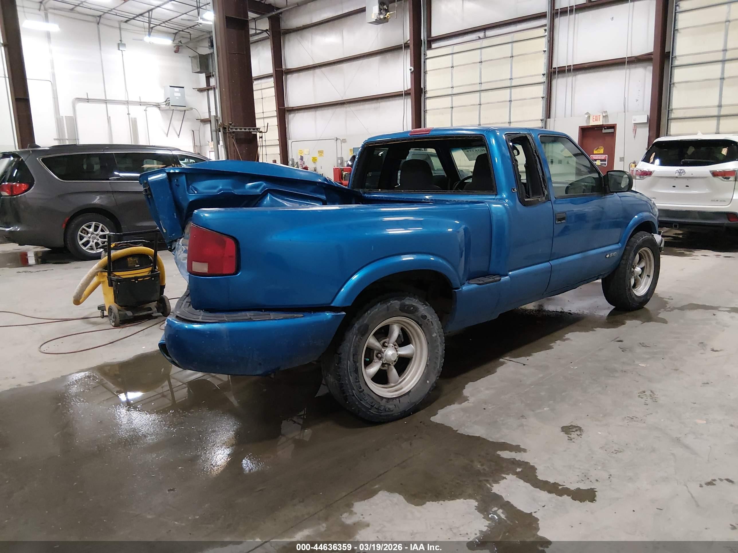 2000 Chevrolet S-10 Ls Blue vin: 1GCDT19W5Y8204182