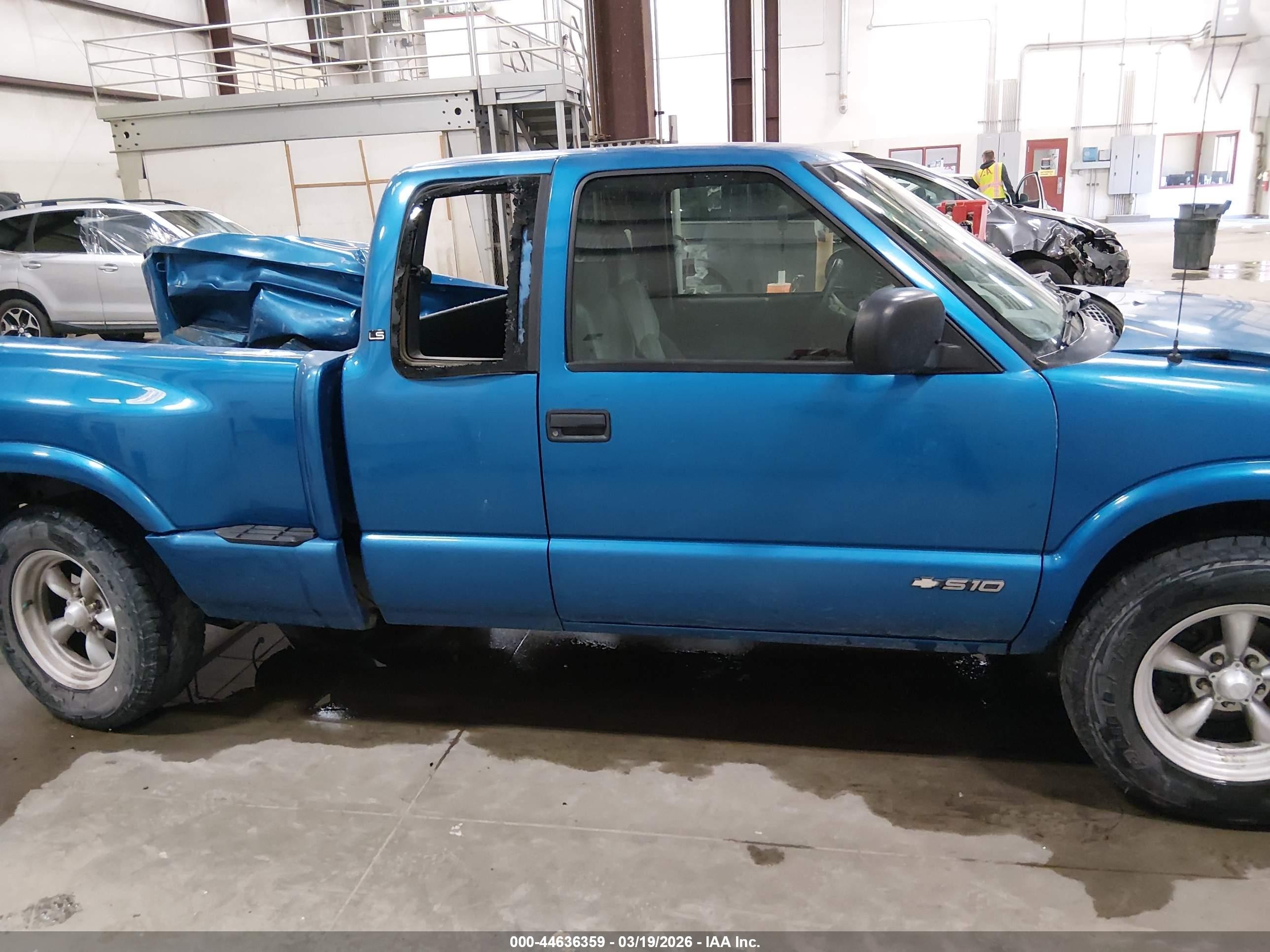 2000 Chevrolet S-10 Ls Blue vin: 1GCDT19W5Y8204182
