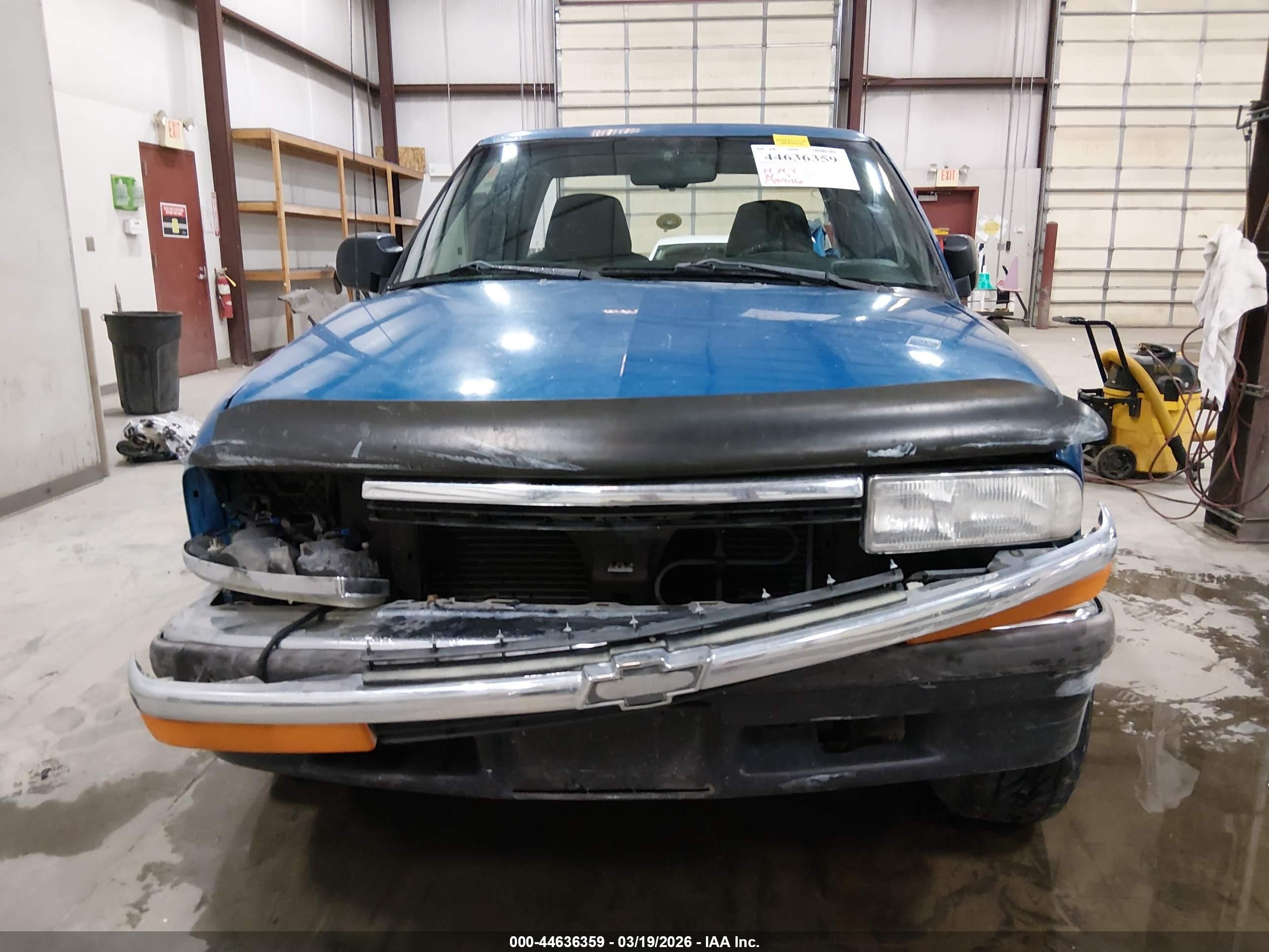 2000 Chevrolet S-10 Ls Blue vin: 1GCDT19W5Y8204182