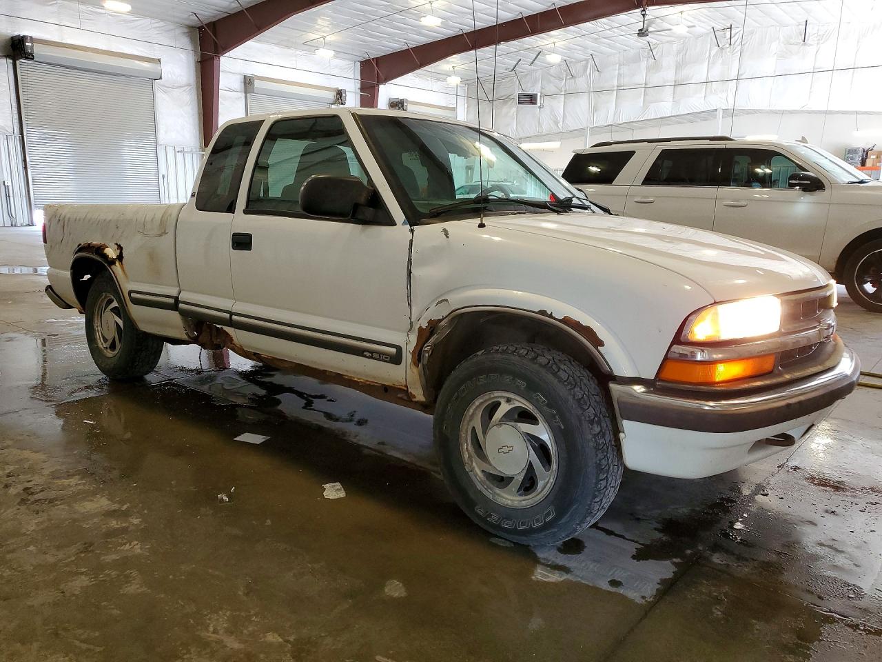2001 Chevrolet S Truck S10 White vin: 1GCDT19W618182599