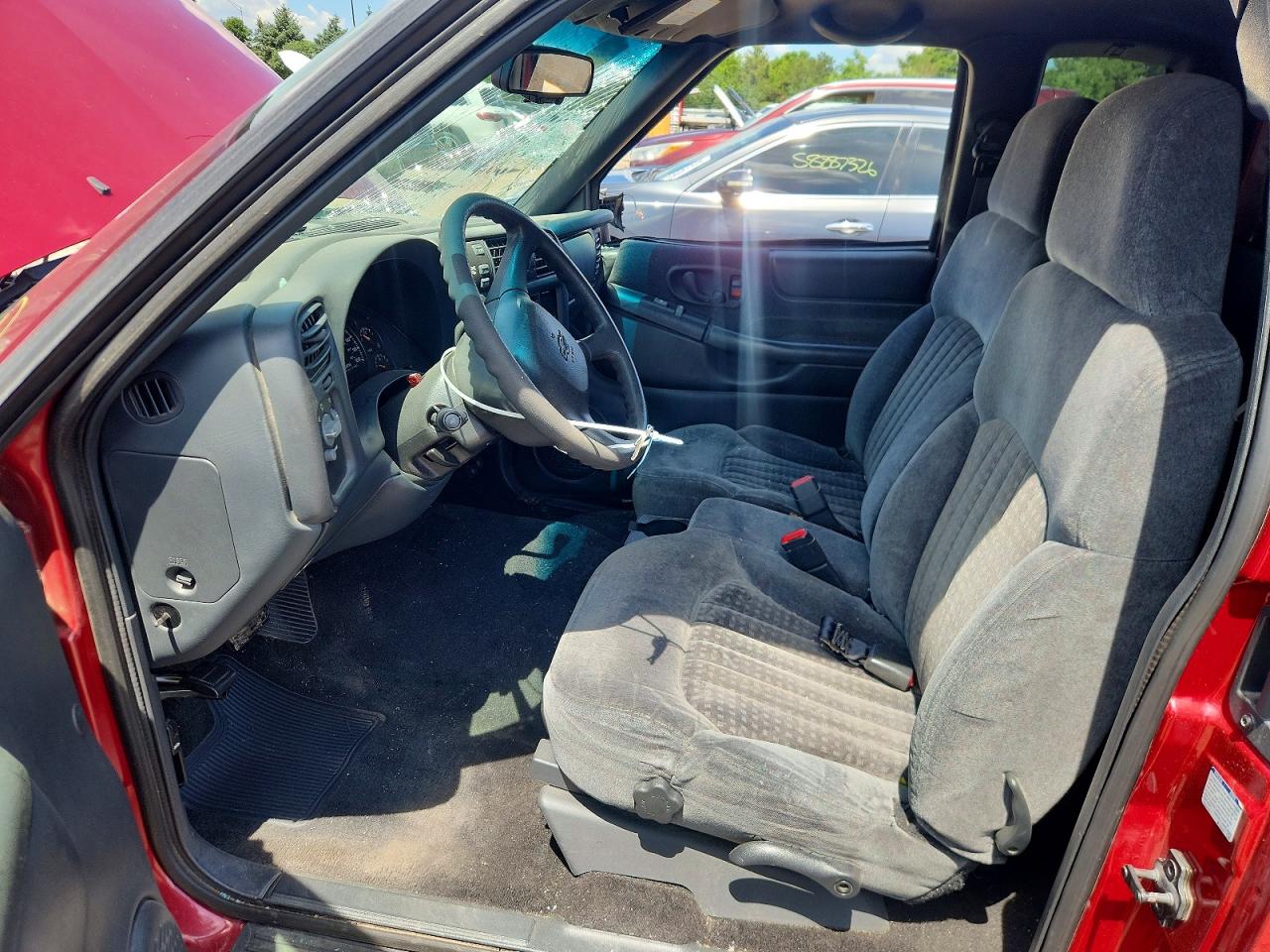 2001 Chevrolet S Truck S10 Red vin: 1GCDT19W618248679