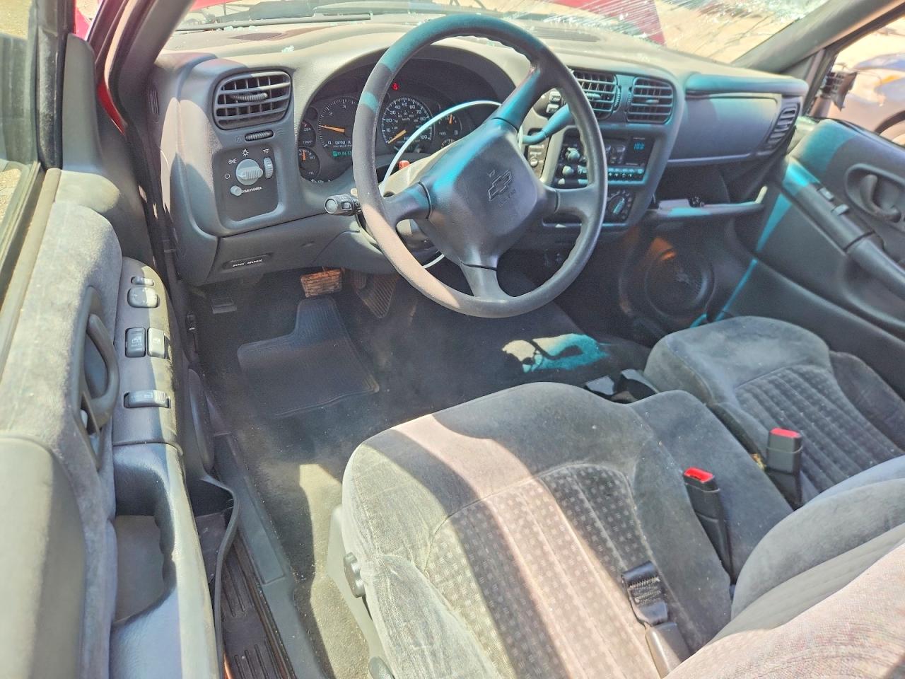 2001 Chevrolet S Truck S10 Red vin: 1GCDT19W618248679
