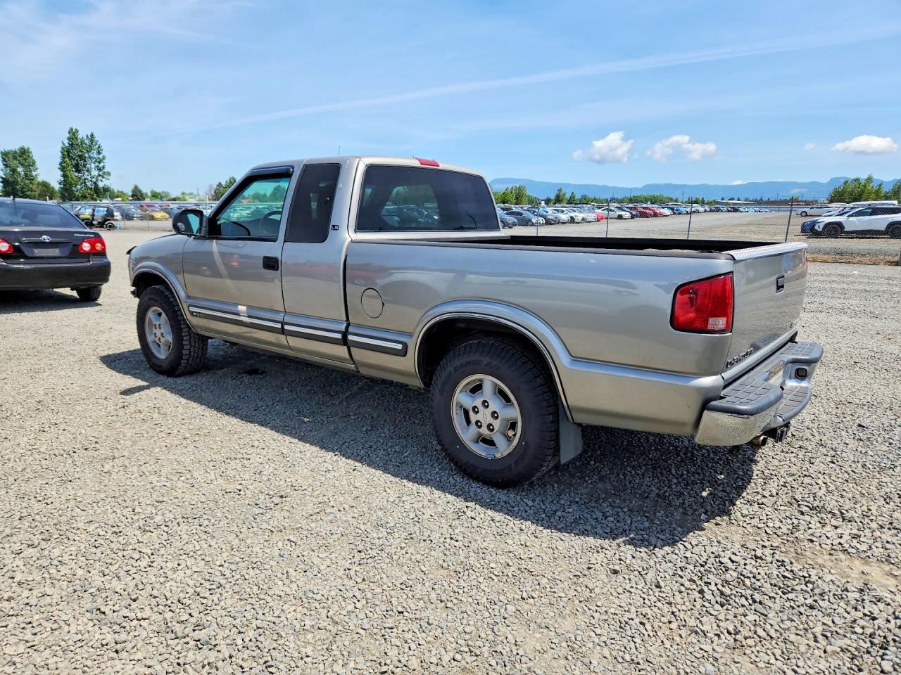 2002 Chevrolet S Truck S10 Silver vin: 1GCDT19W628263748