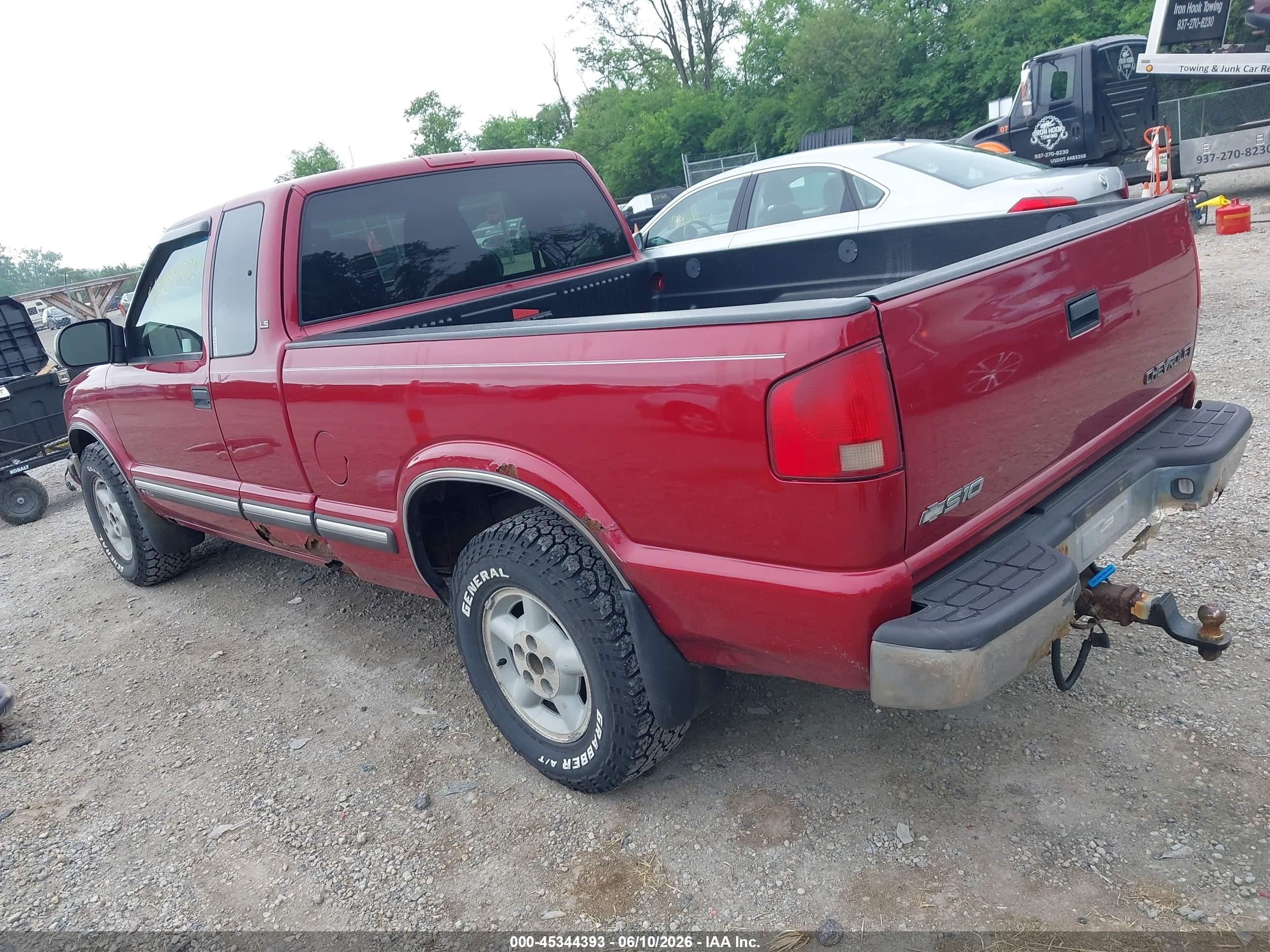 2001 Chevrolet S-10 Ls Red vin: 1GCDT19WX18173582