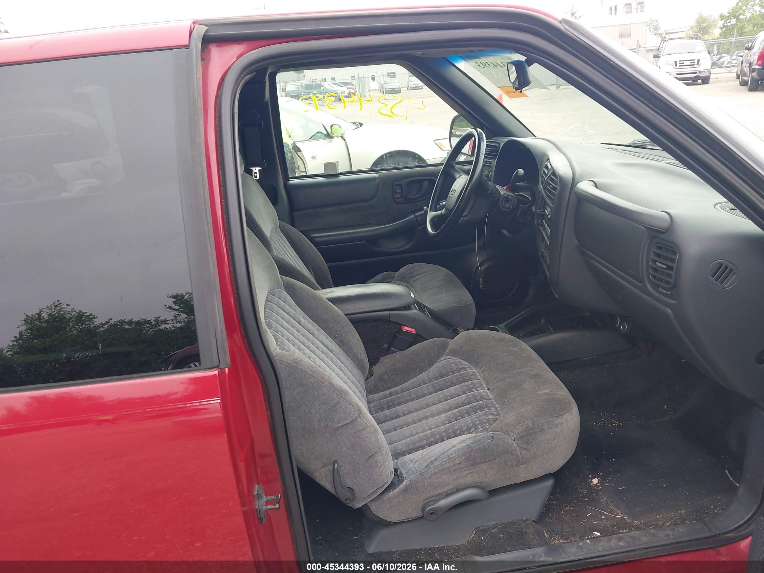 2001 Chevrolet S-10 Ls Red vin: 1GCDT19WX18173582