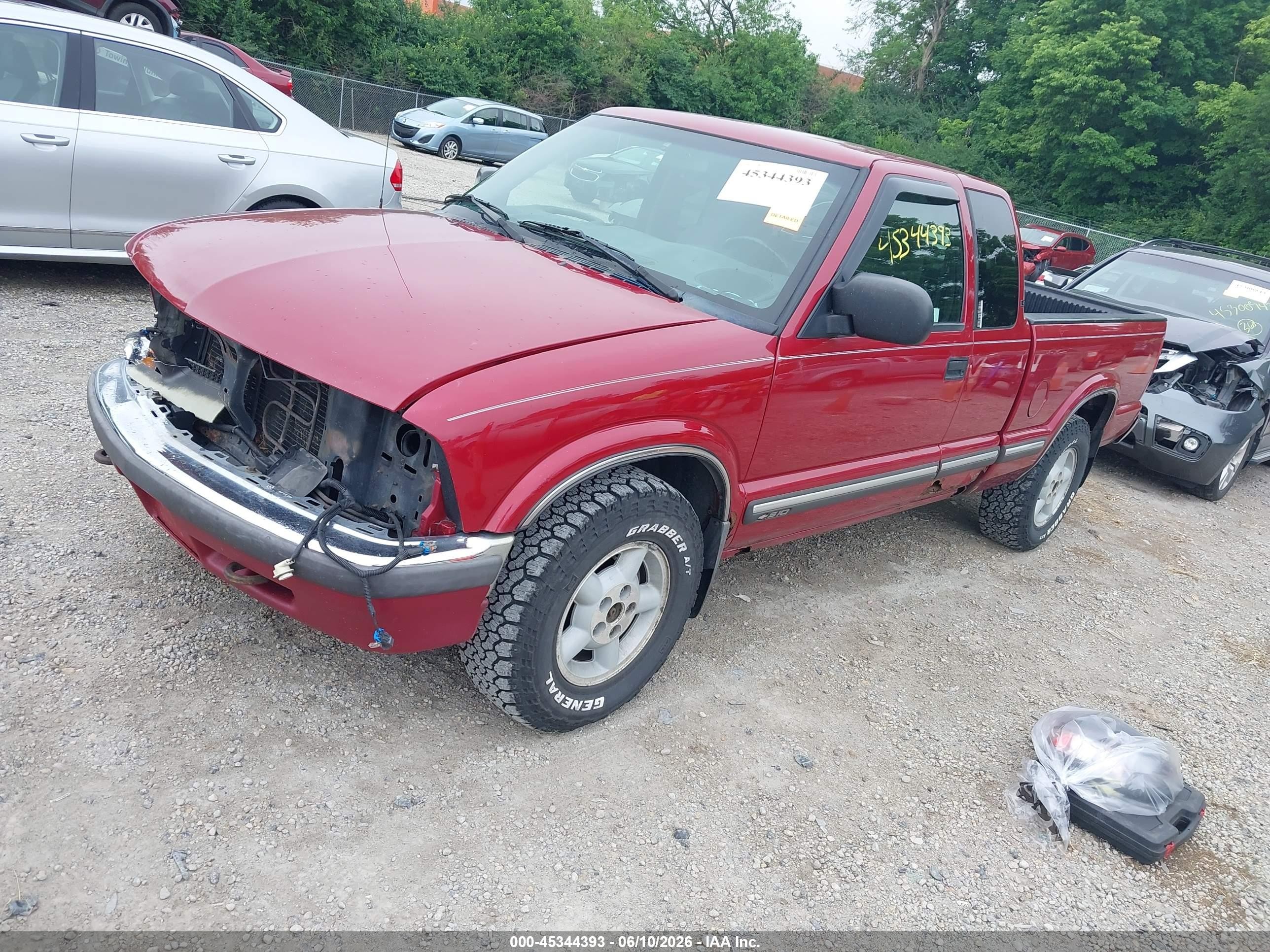 2001 Chevrolet S-10 Ls Red vin: 1GCDT19WX18173582