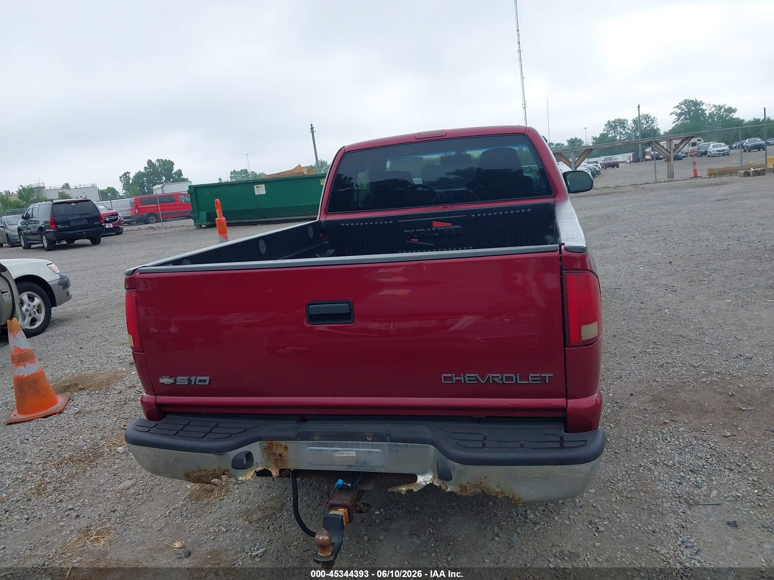 2001 Chevrolet S-10 Ls Red vin: 1GCDT19WX18173582