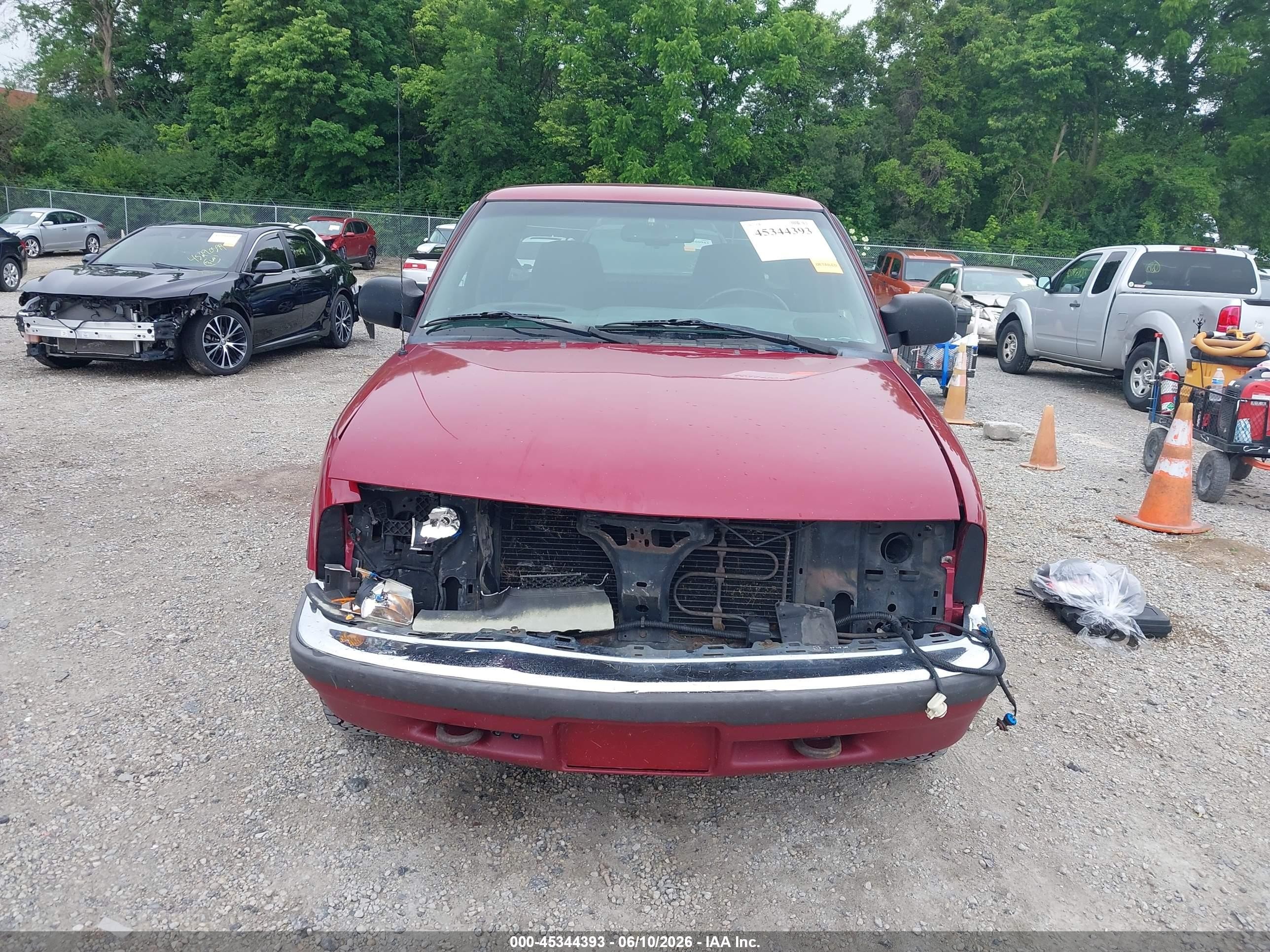 2001 Chevrolet S-10 Ls Red vin: 1GCDT19WX18173582