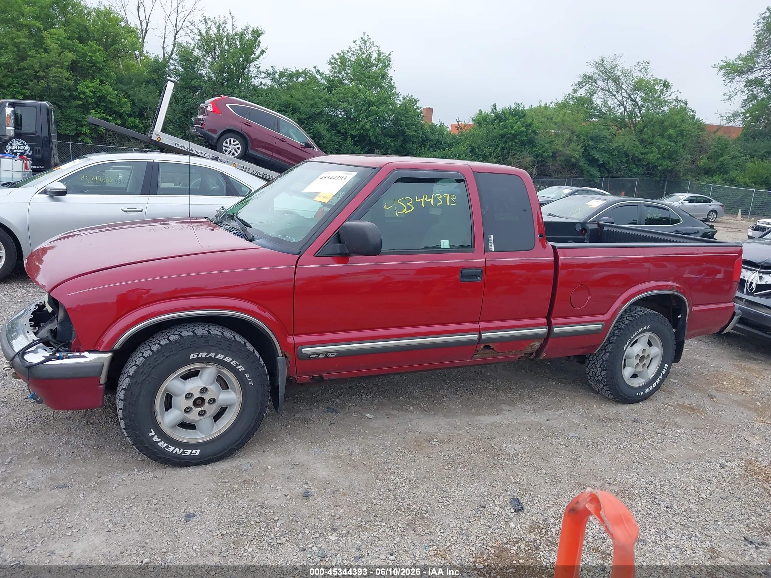 2001 Chevrolet S-10 Ls Red vin: 1GCDT19WX18173582