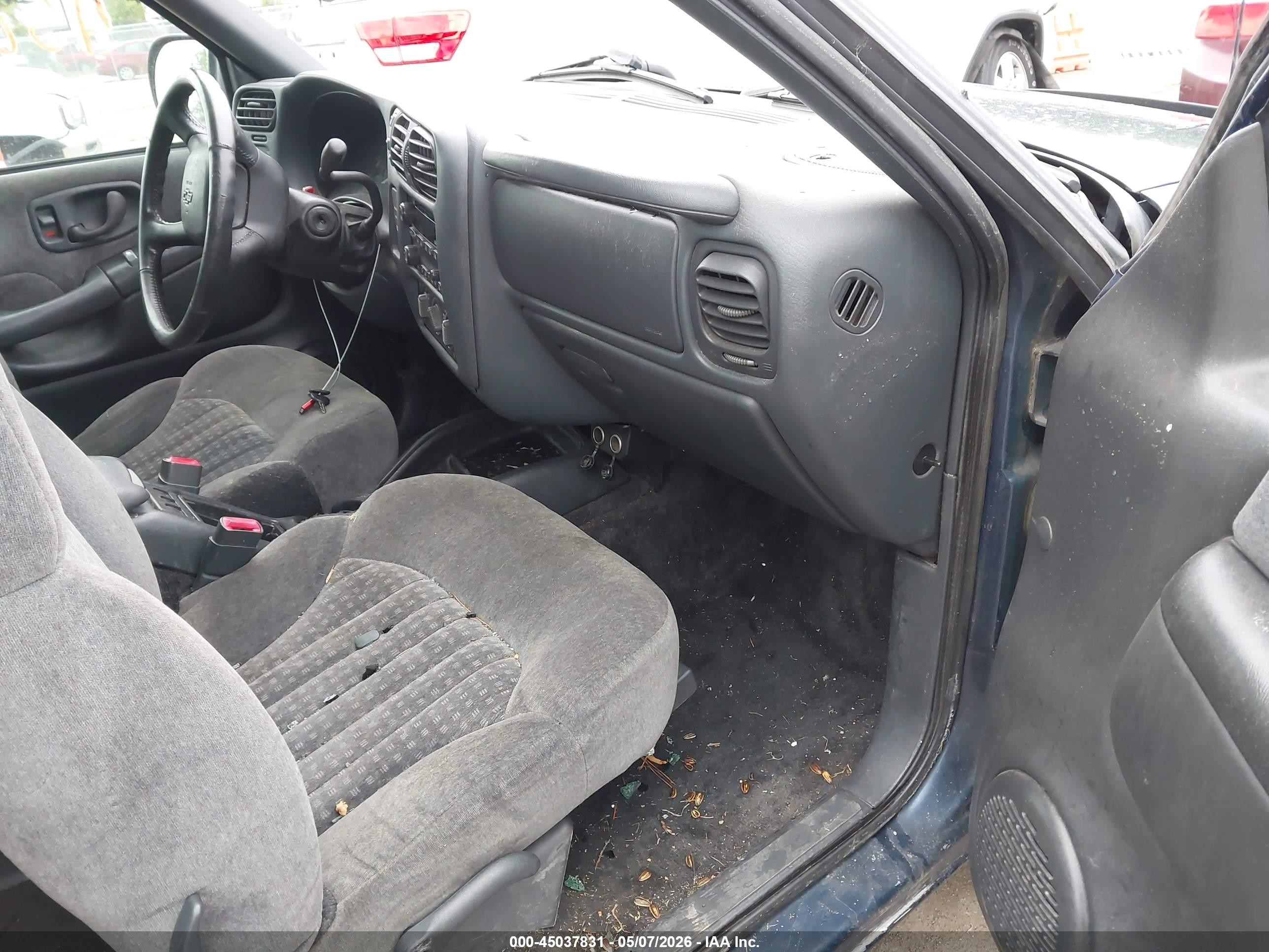 2002 Chevrolet S-10 Ls Blue vin: 1GCDT19WX28261856