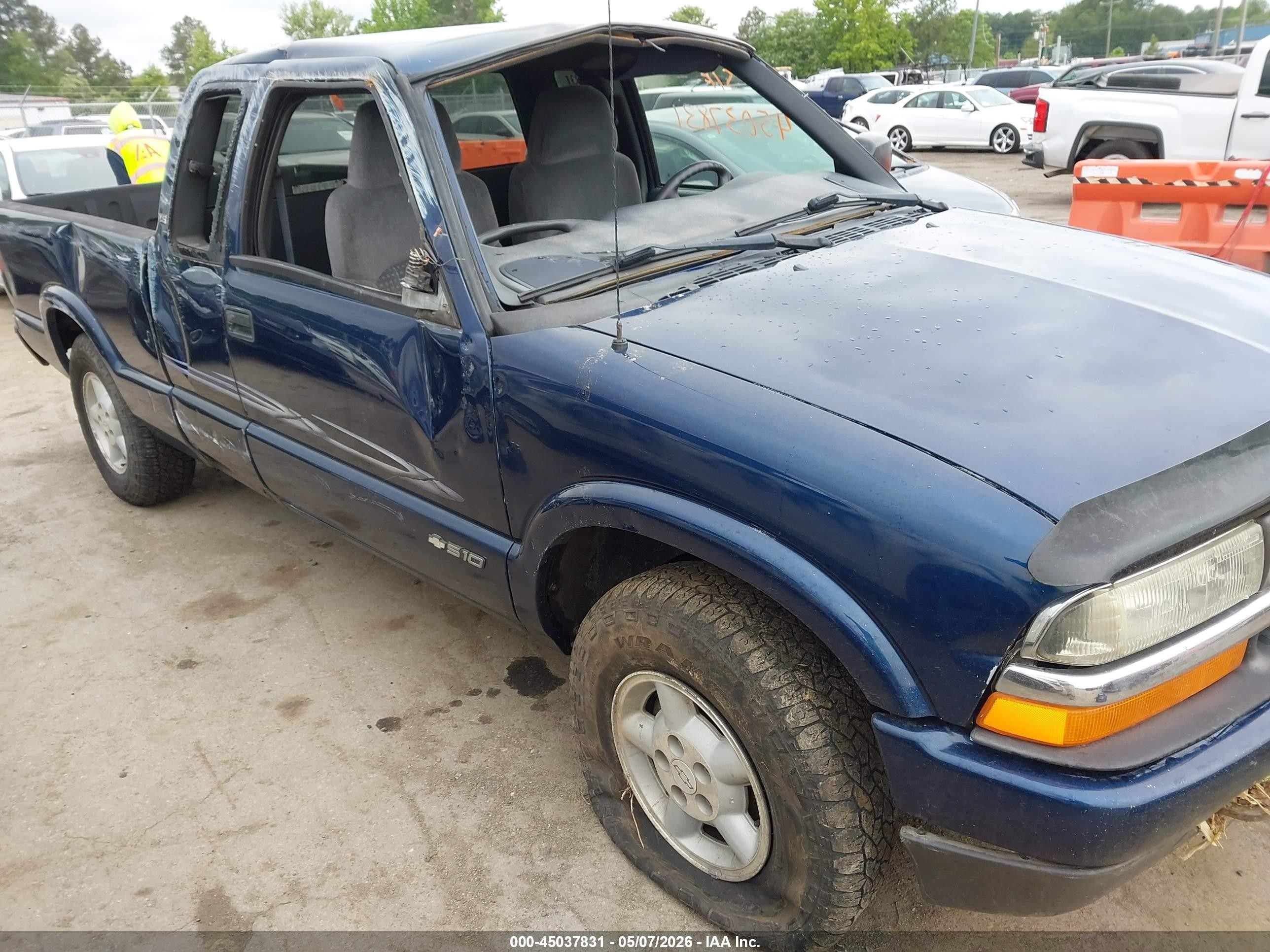 2002 Chevrolet S-10 Ls Blue vin: 1GCDT19WX28261856