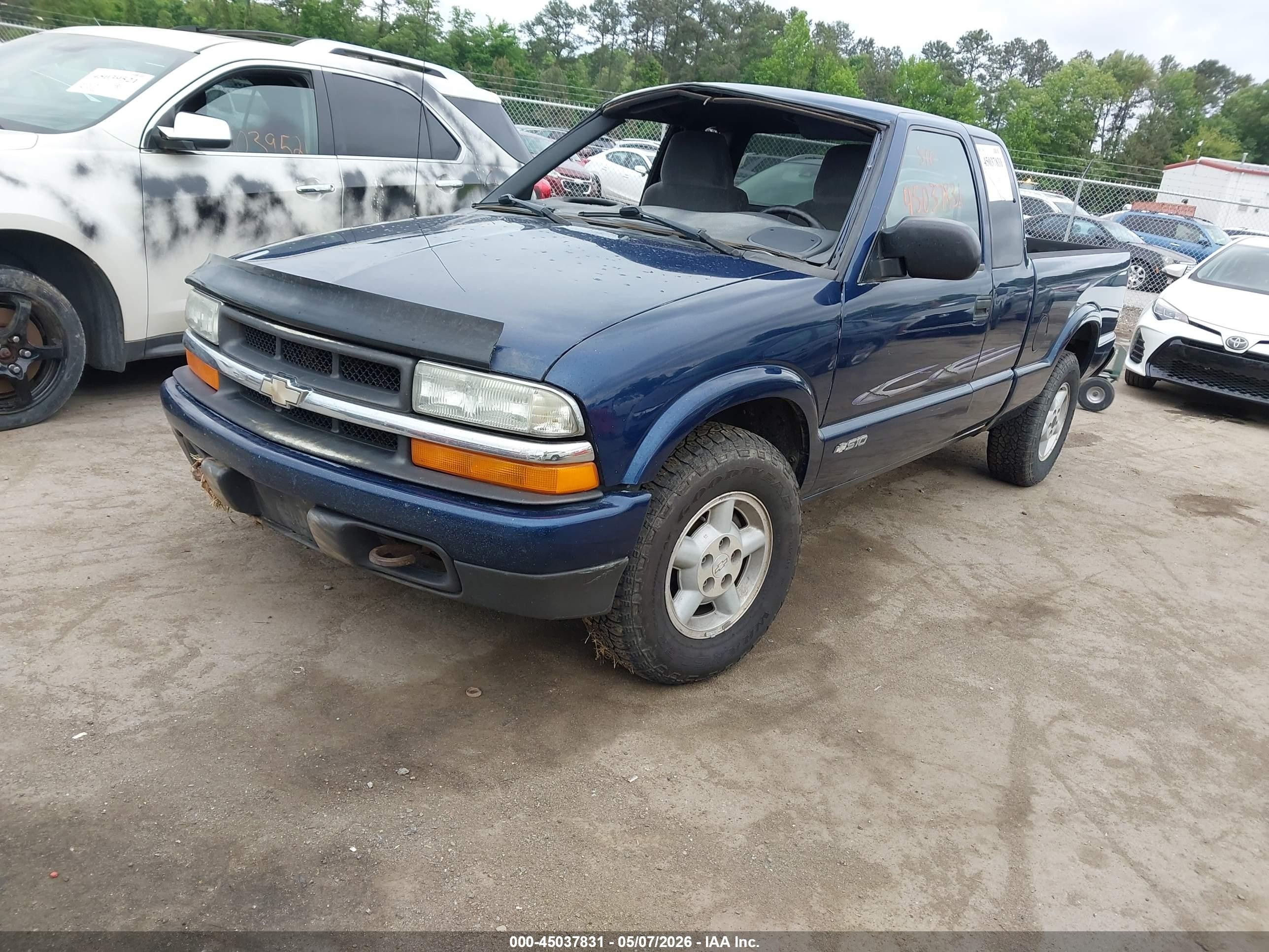 2002 Chevrolet S-10 Ls Blue vin: 1GCDT19WX28261856