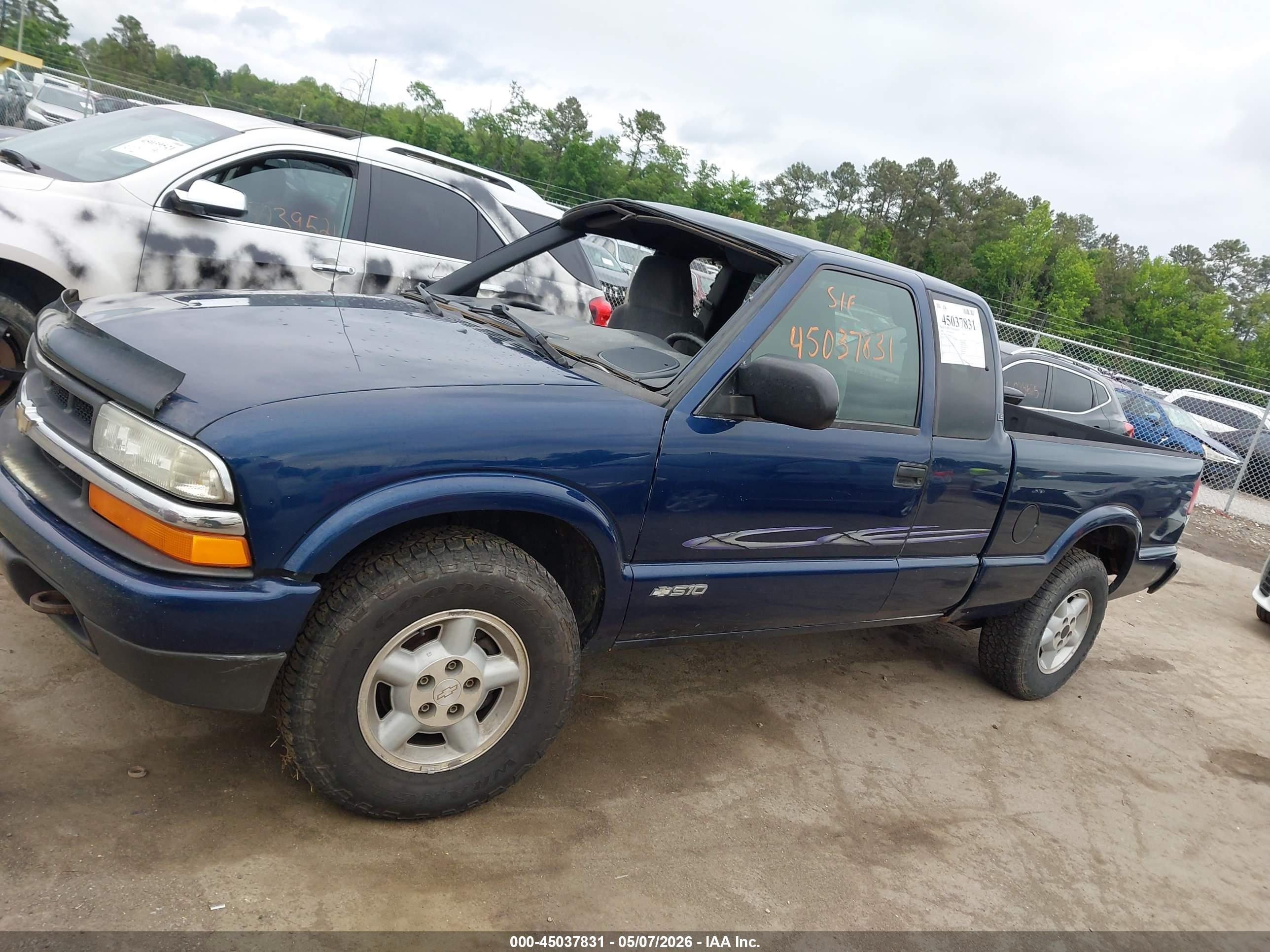 2002 Chevrolet S-10 Ls Blue vin: 1GCDT19WX28261856
