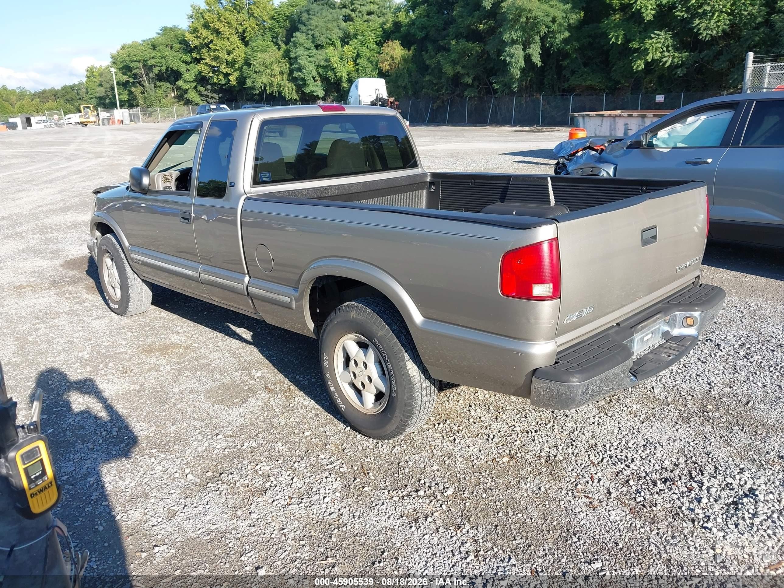 2003 Chevrolet S-10 Ls Silver vin: 1GCDT19X038237544