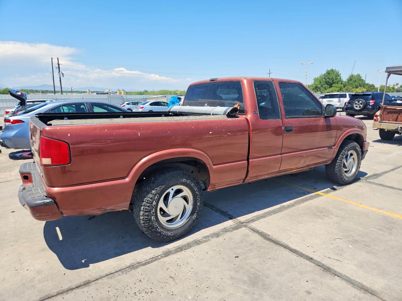 1998 Chevrolet S Truck S10 Burgundy vin: 1GCDT19X2W8117748