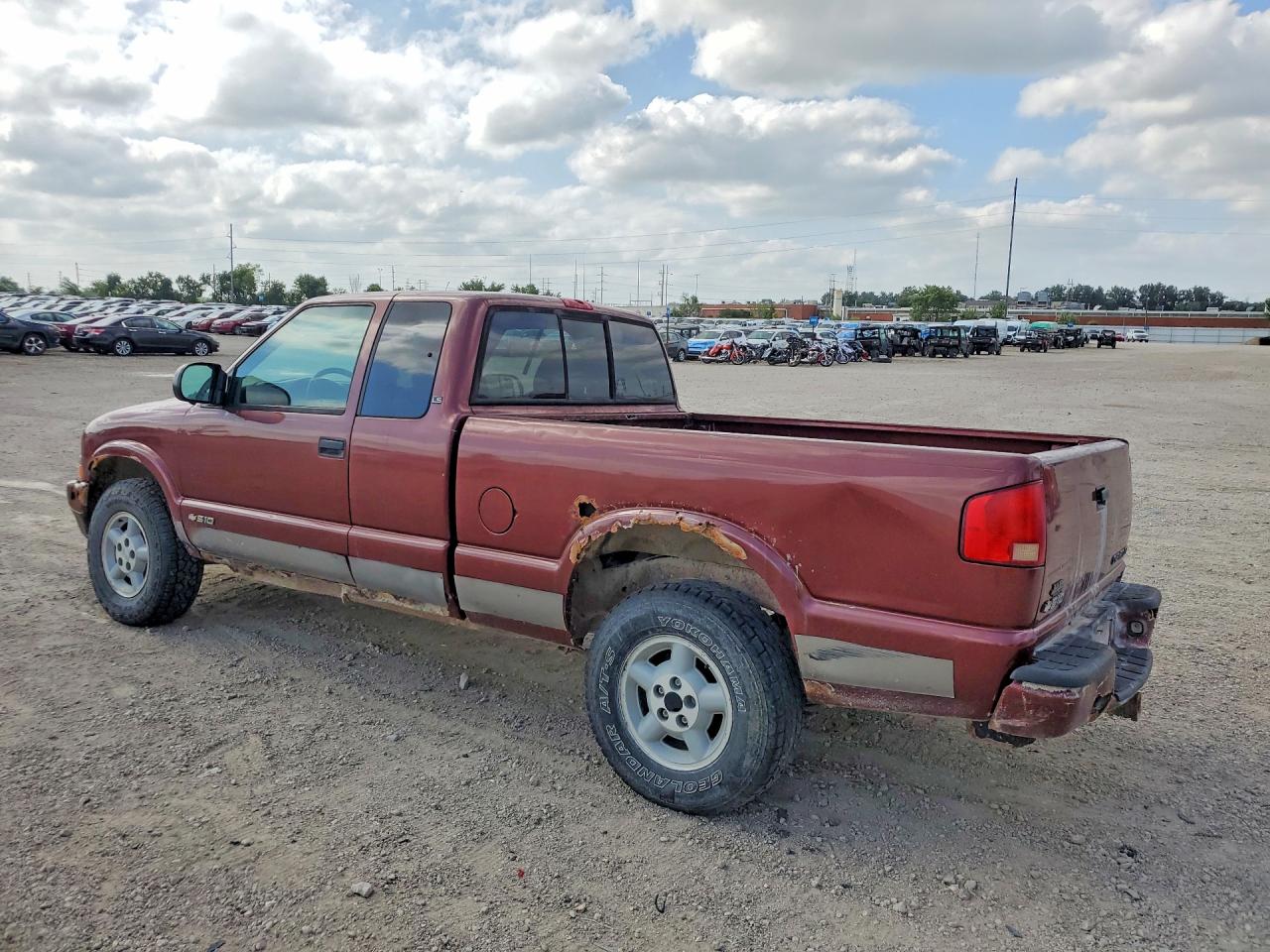 1998 Chevrolet S Truck S10 Burgundy vin: 1GCDT19X2WK169528