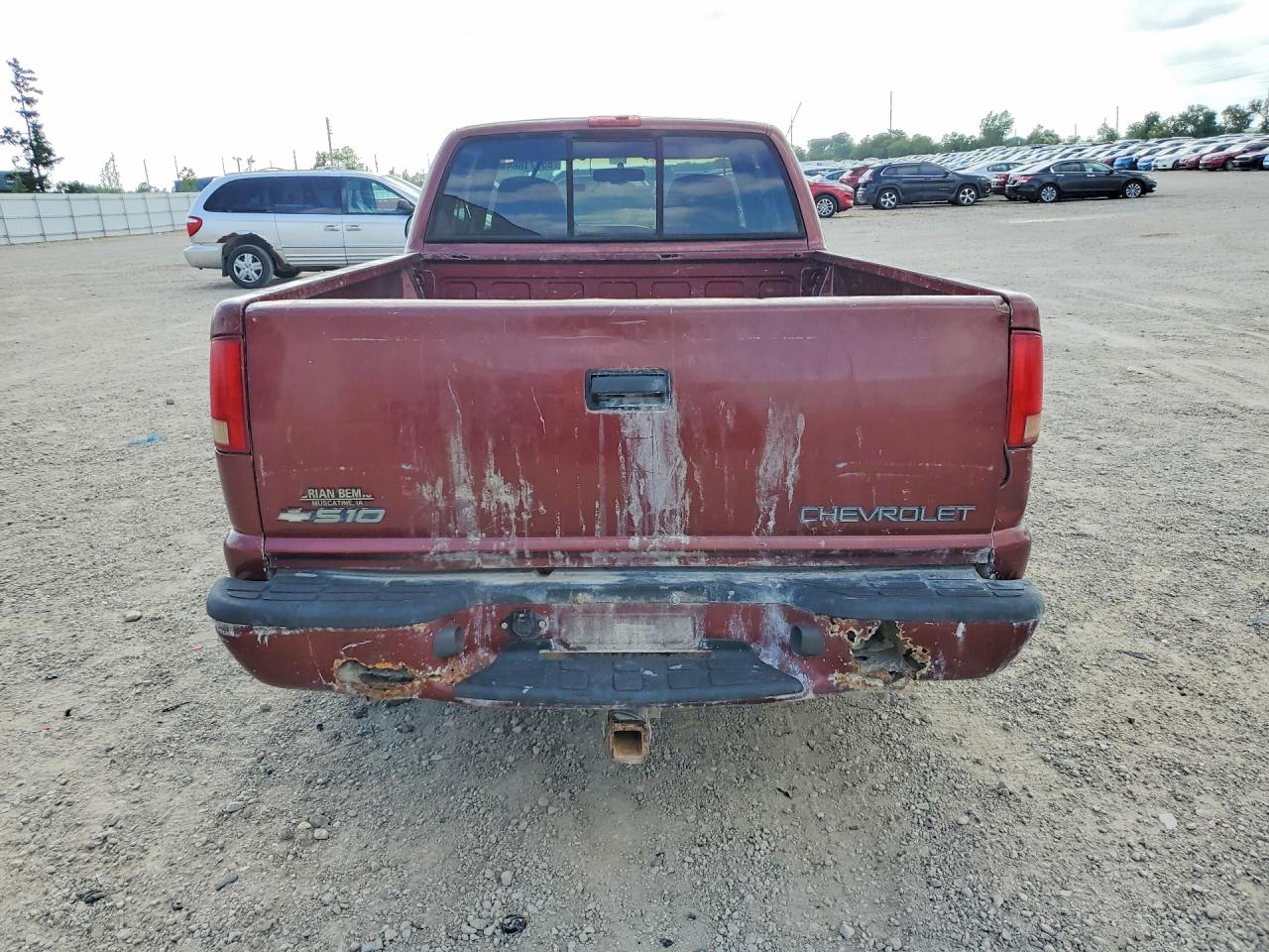 1998 Chevrolet S Truck S10 Burgundy vin: 1GCDT19X2WK169528