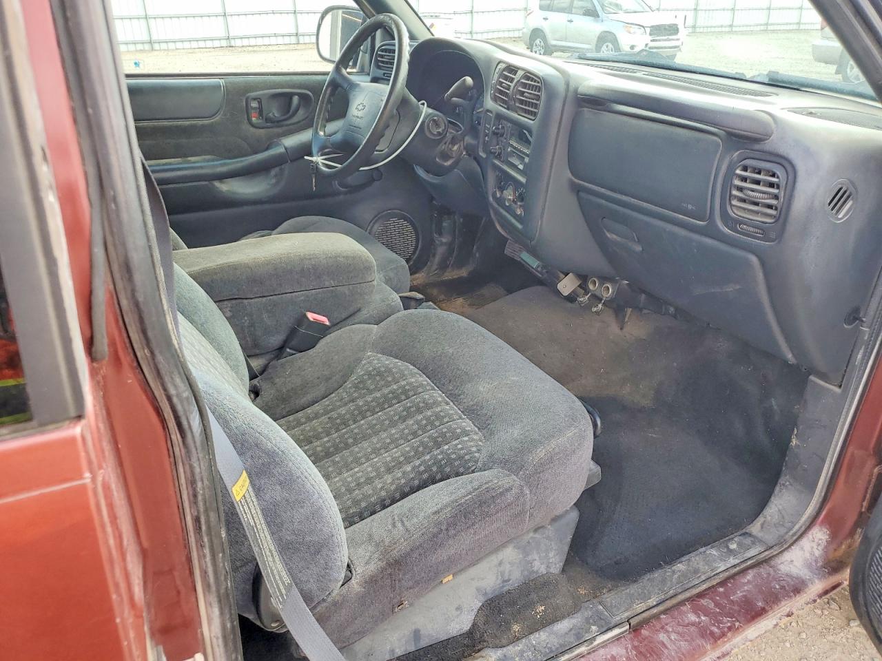 1998 Chevrolet S Truck S10 Burgundy vin: 1GCDT19X2WK169528