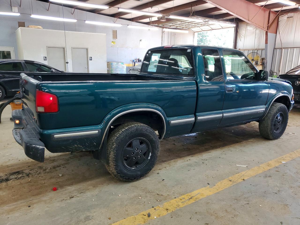 1998 Chevrolet S Truck S10 Green vin: 1GCDT19X3W8163976