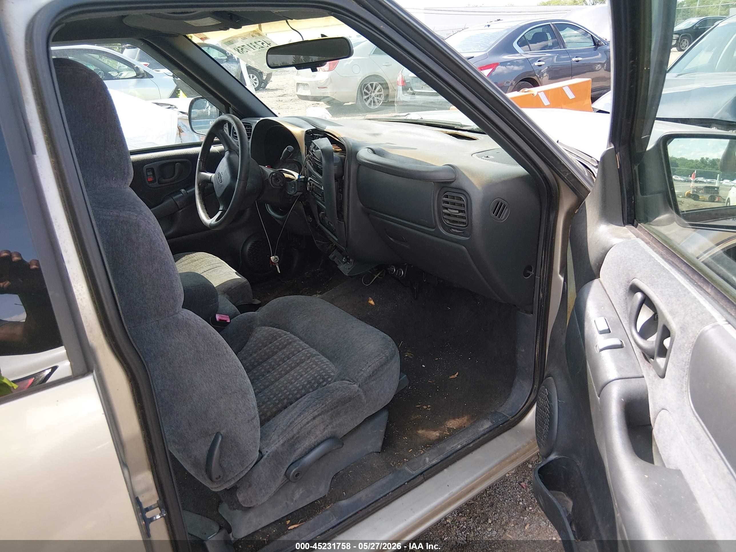 1999 Chevrolet S-10 Ls Серый vin: 1GCDT19X3XK165974
