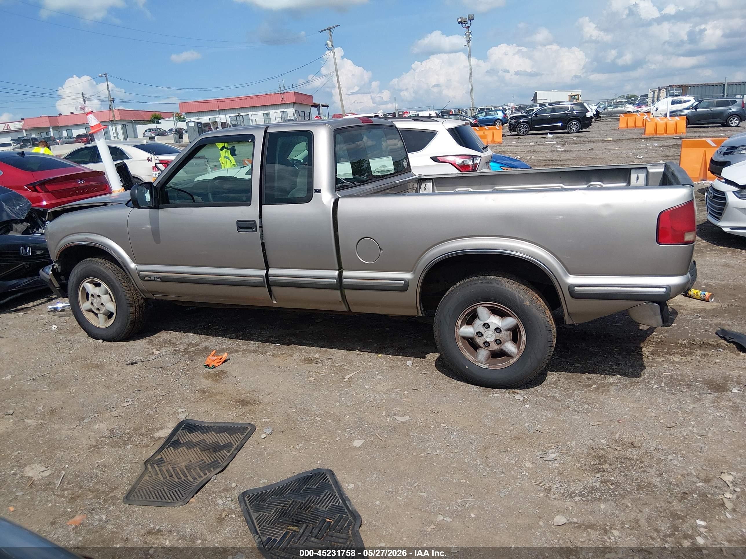 1999 Chevrolet S-10 Ls Серый vin: 1GCDT19X3XK165974