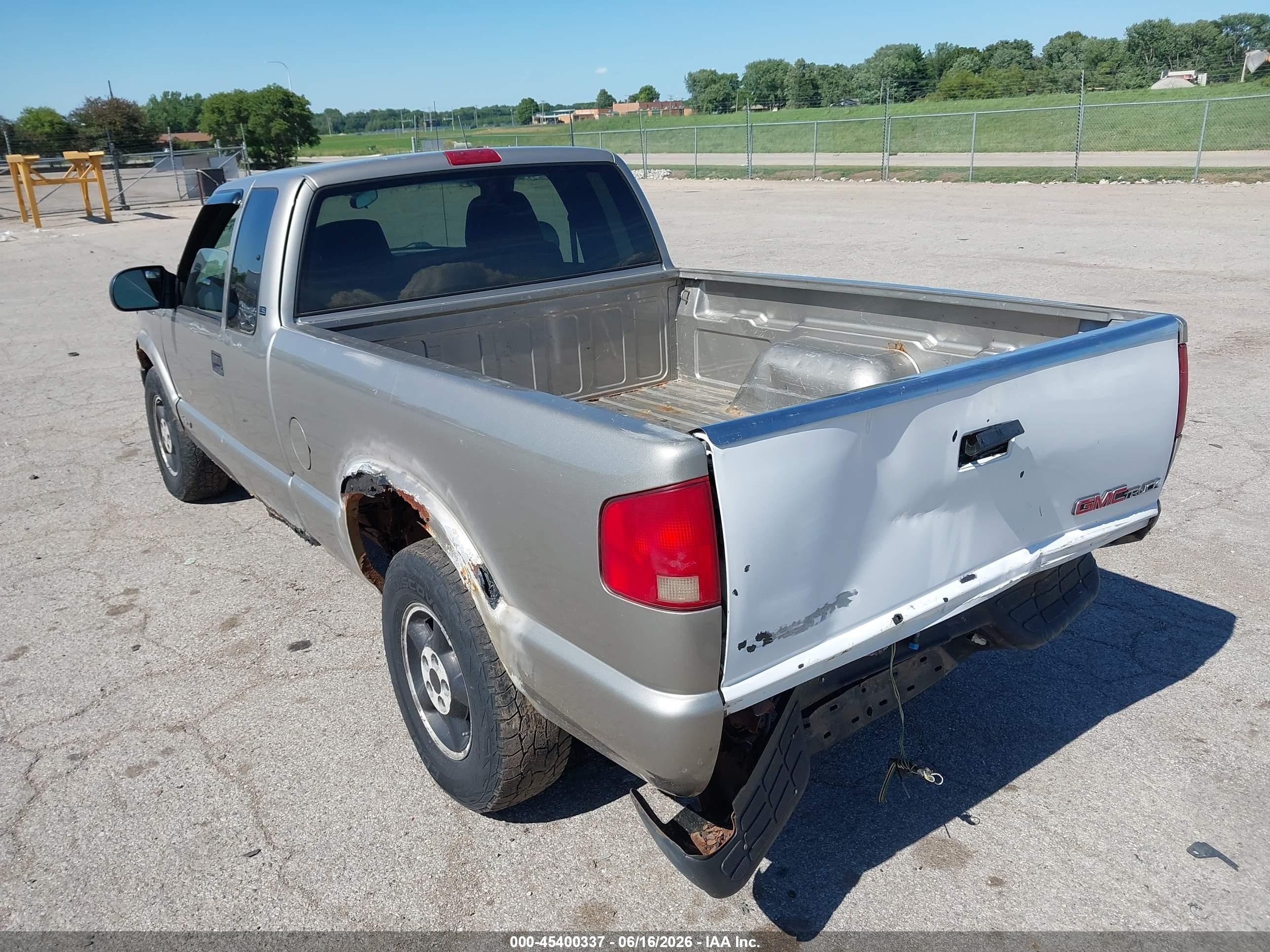 2003 Chevrolet S-10 Ls Gray vin: 1GCDT19X438162461