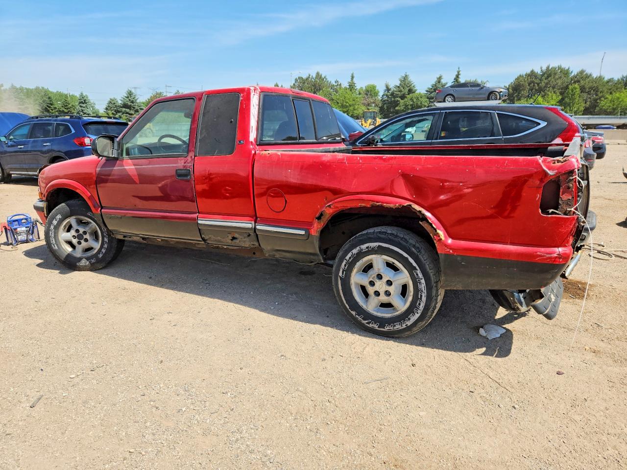 2003 Chevrolet S Truck S10 Red vin: 1GCDT19X438256940