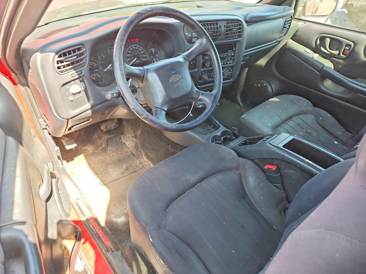 2003 Chevrolet S Truck S10 Red vin: 1GCDT19X438256940