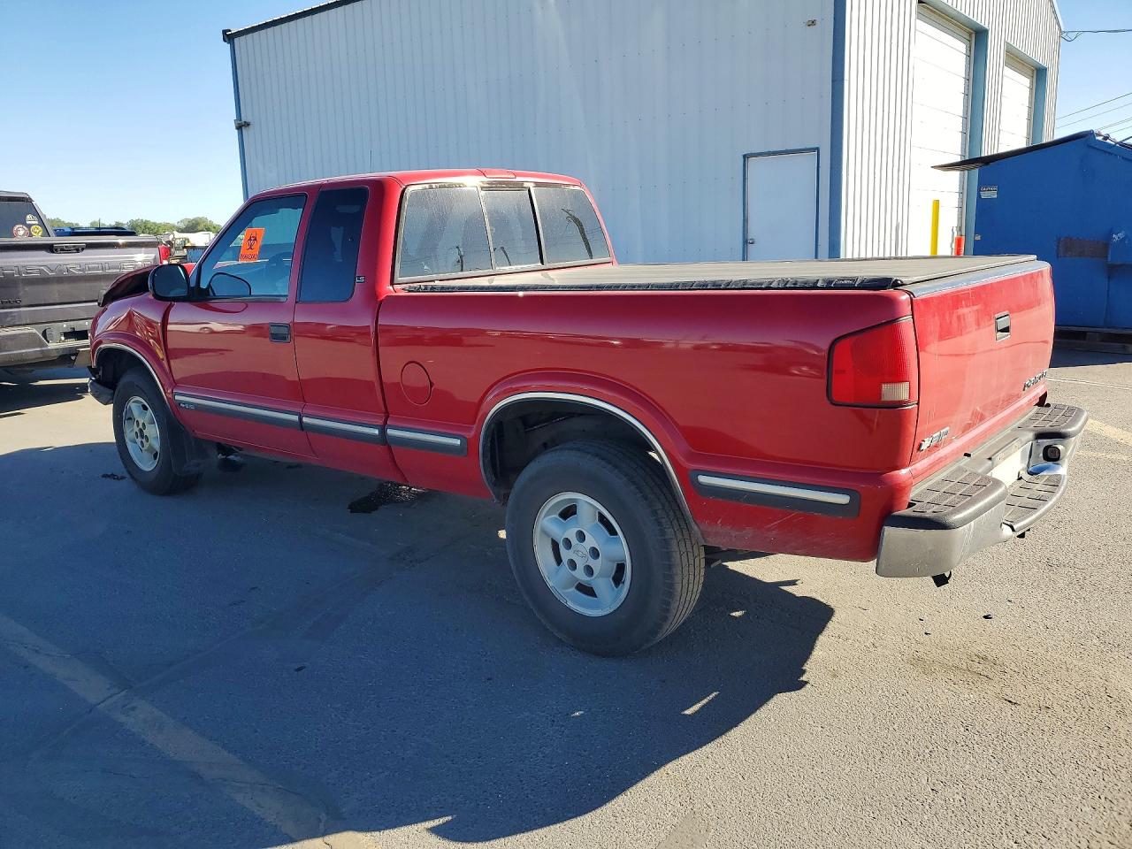 1998 Chevrolet S Truck S10 Red vin: 1GCDT19X8WK153057