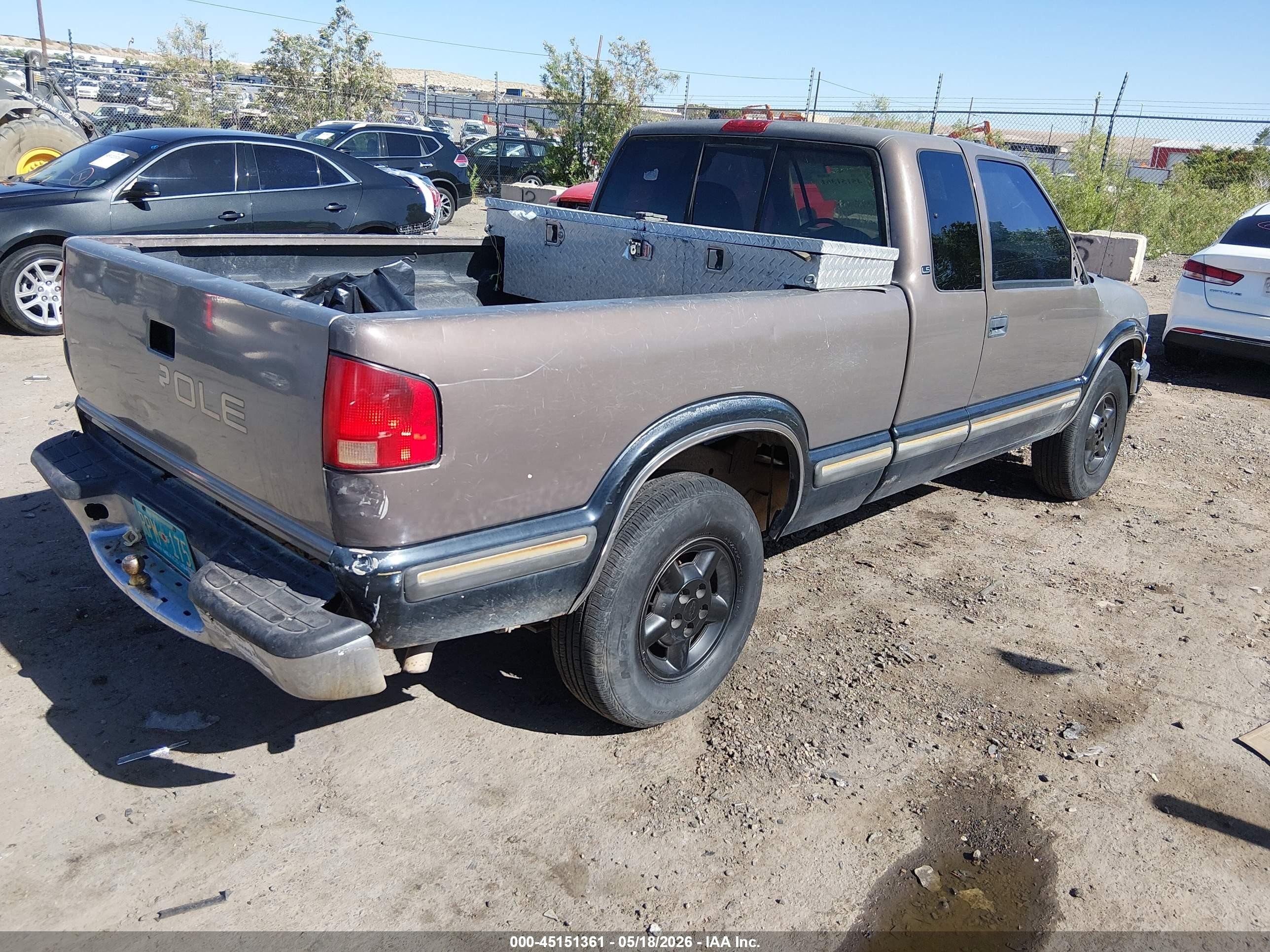 1998 Chevrolet S-10 Ls Brown vin: 1GCDT19X9W8138841