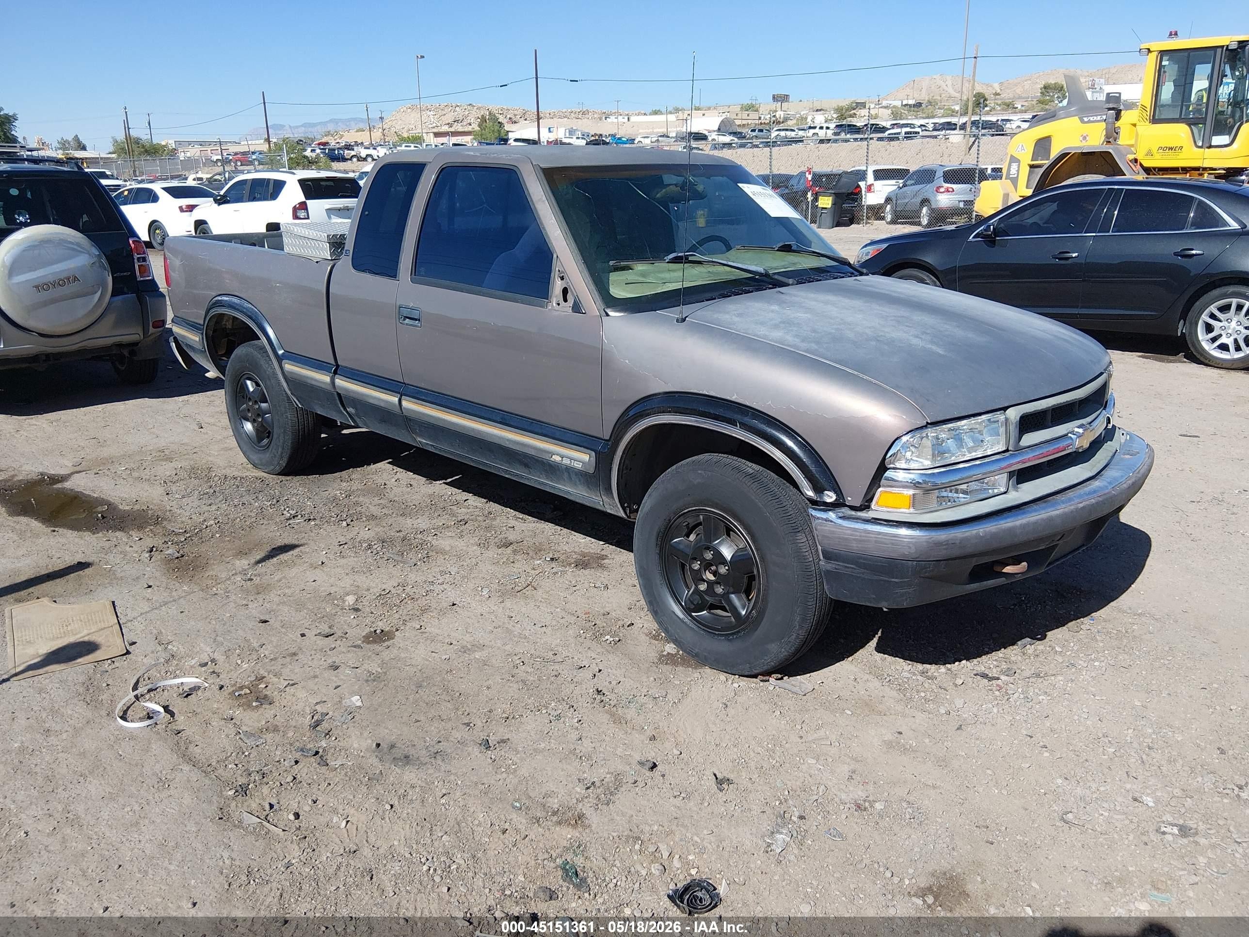 1998 Chevrolet S-10 Ls Brown vin: 1GCDT19X9W8138841