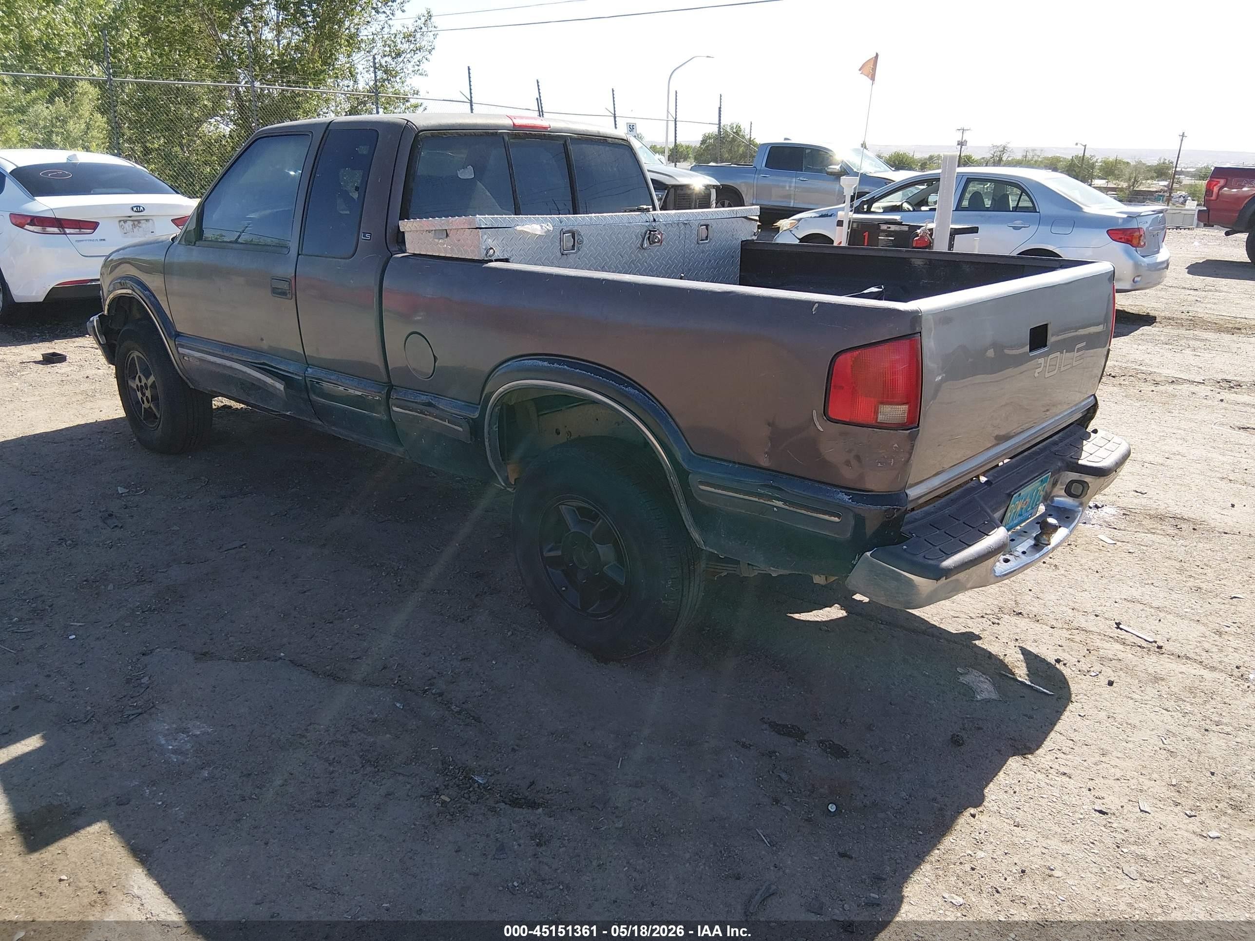 1998 Chevrolet S-10 Ls Brown vin: 1GCDT19X9W8138841
