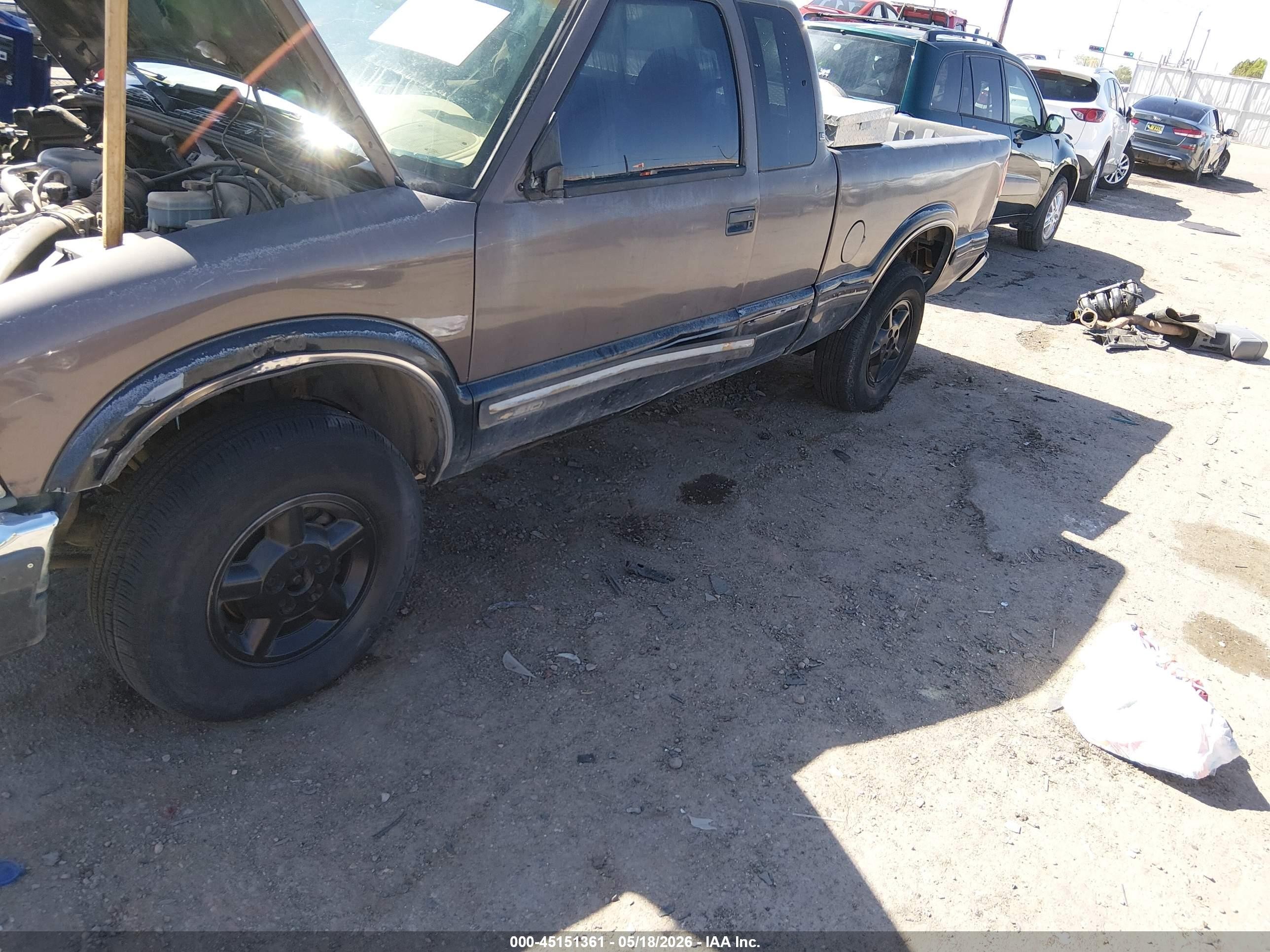 1998 Chevrolet S-10 Ls Brown vin: 1GCDT19X9W8138841