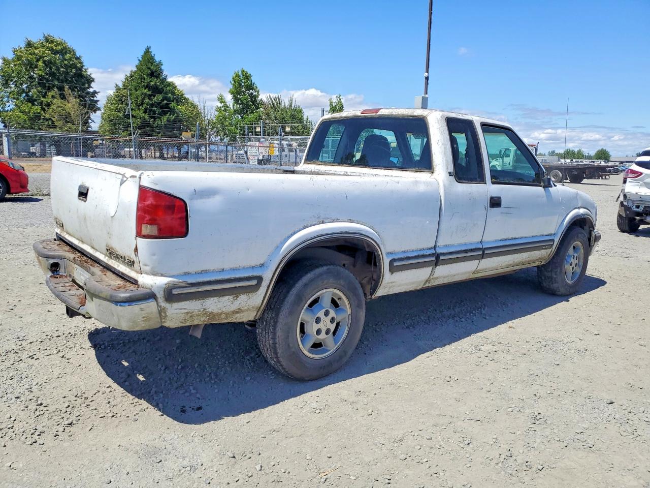1999 Chevrolet S Truck S10 White vin: 1GCDT19XXXK155393