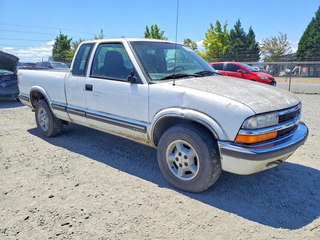 1999 Chevrolet S Truck S10 White vin: 1GCDT19XXXK155393