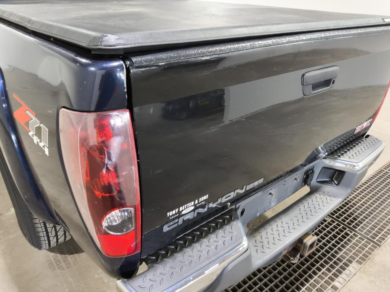2008 Chevrolet Colorado Lt Blue vin: 1GCDT43E288205436 Damage: Tailgate, Previous Repair, Substandard Repair